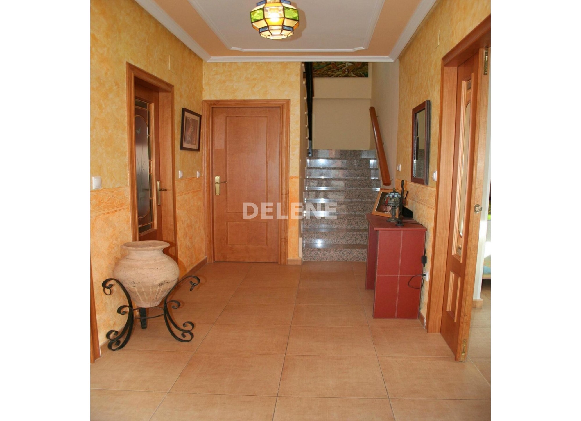 2837 CASA CON GARAJE EN TOBARRA