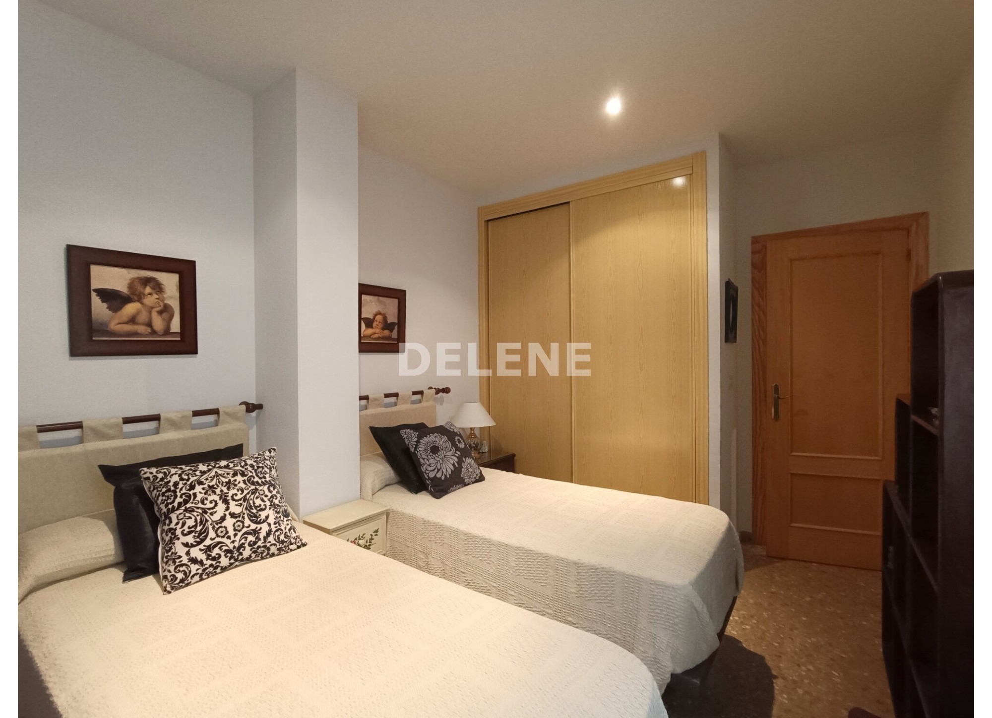 2841 PISO CON DOS PATIOS, GARAJE Y TRASTERO