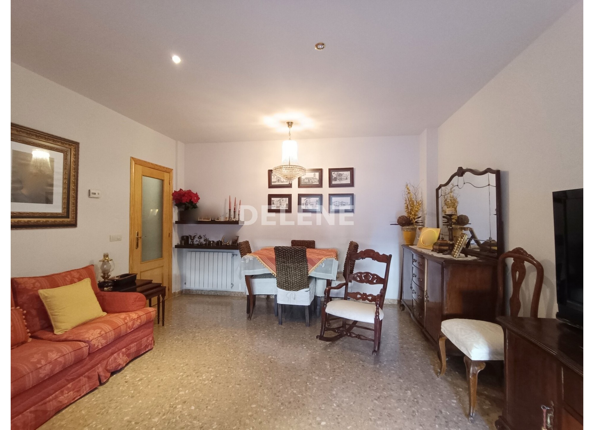 2841 PISO CON DOS PATIOS, GARAJE Y TRASTERO