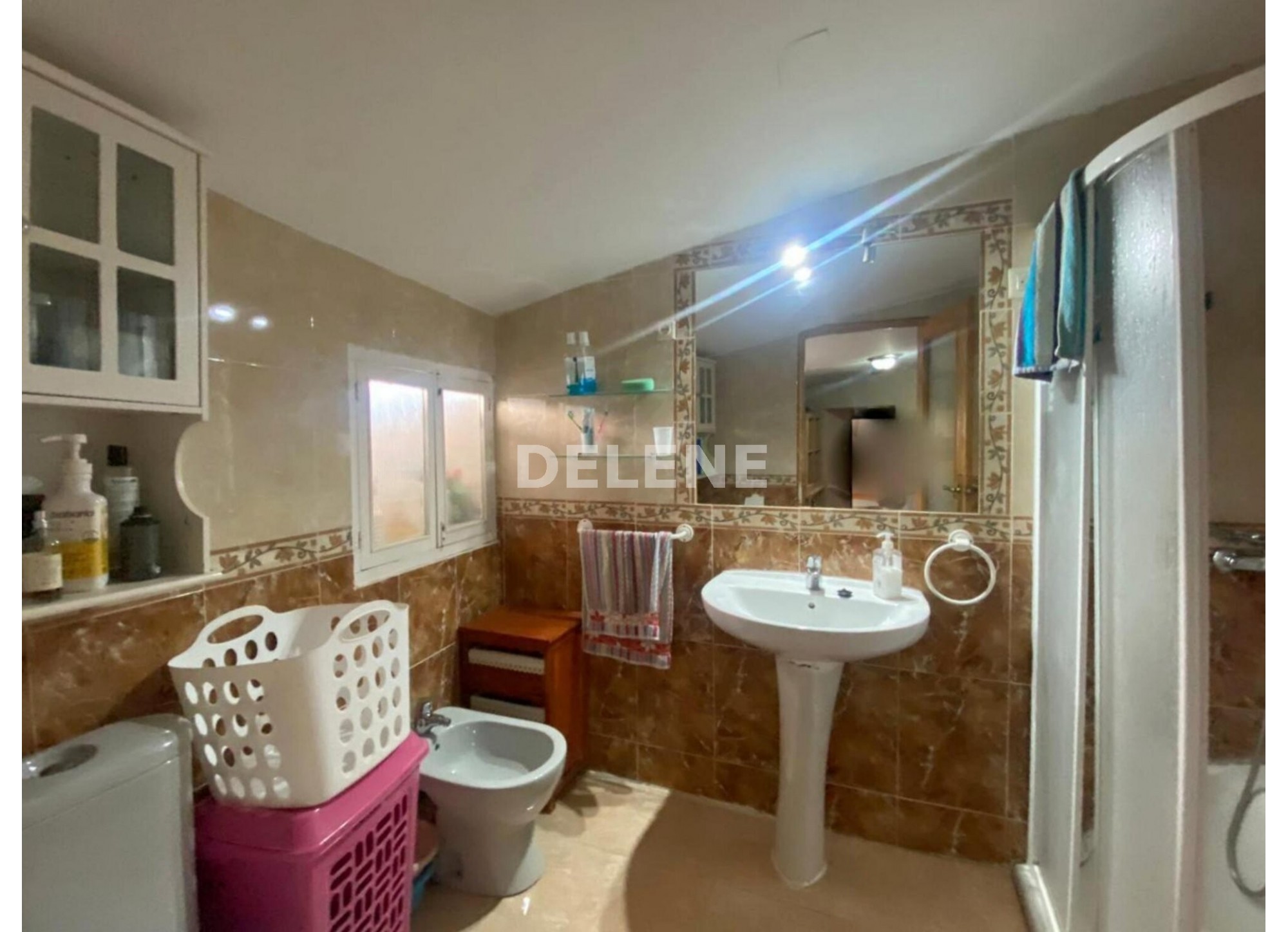 2844 CASA CON PATIO PRÓXIMA A HIGUERICAS