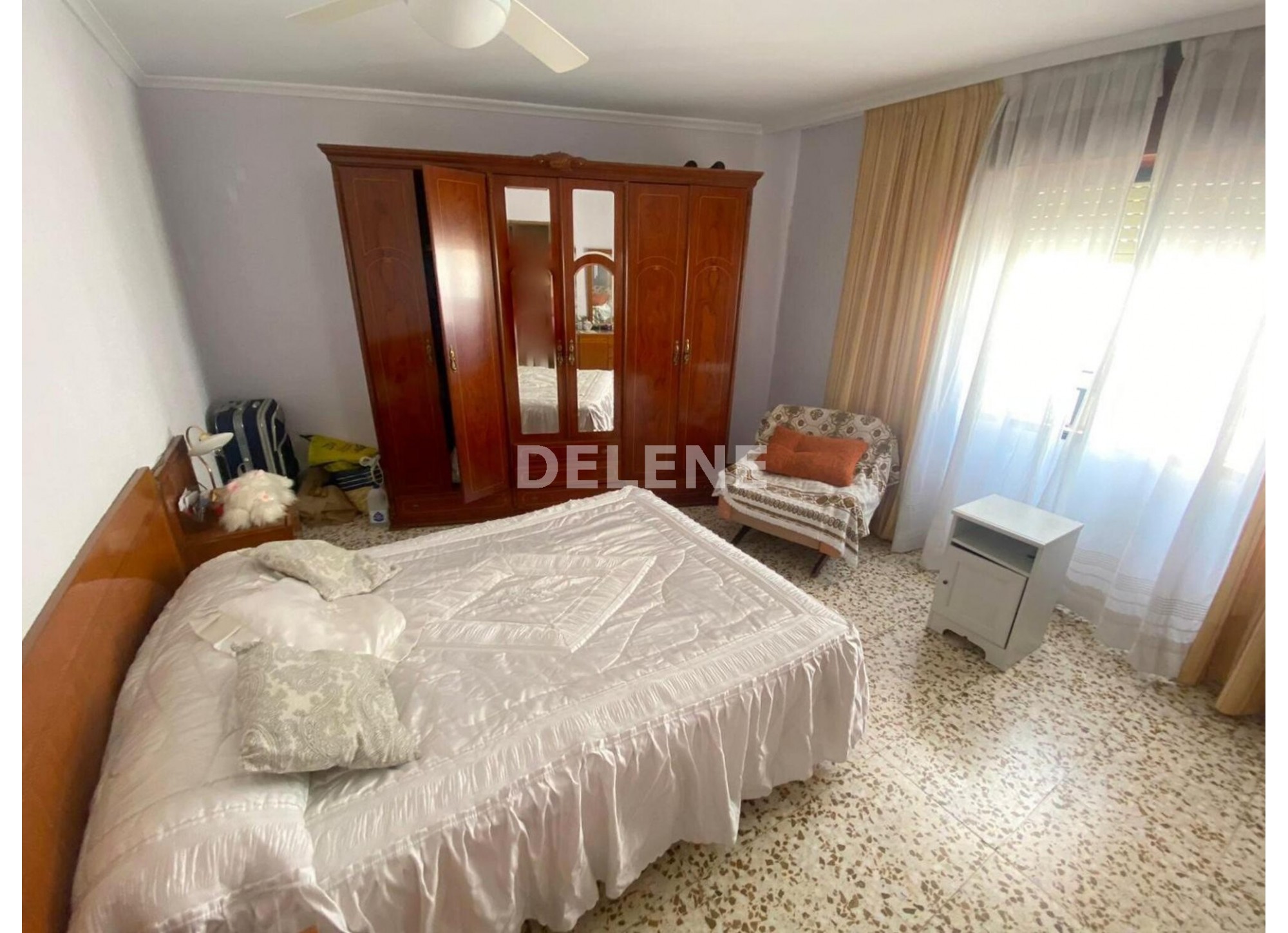 2844 CASA CON PATIO PRÓXIMA A HIGUERICAS