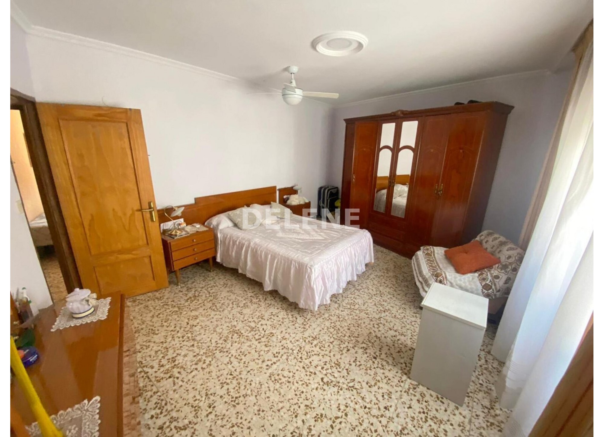 2844 CASA CON PATIO PRÓXIMA A HIGUERICAS