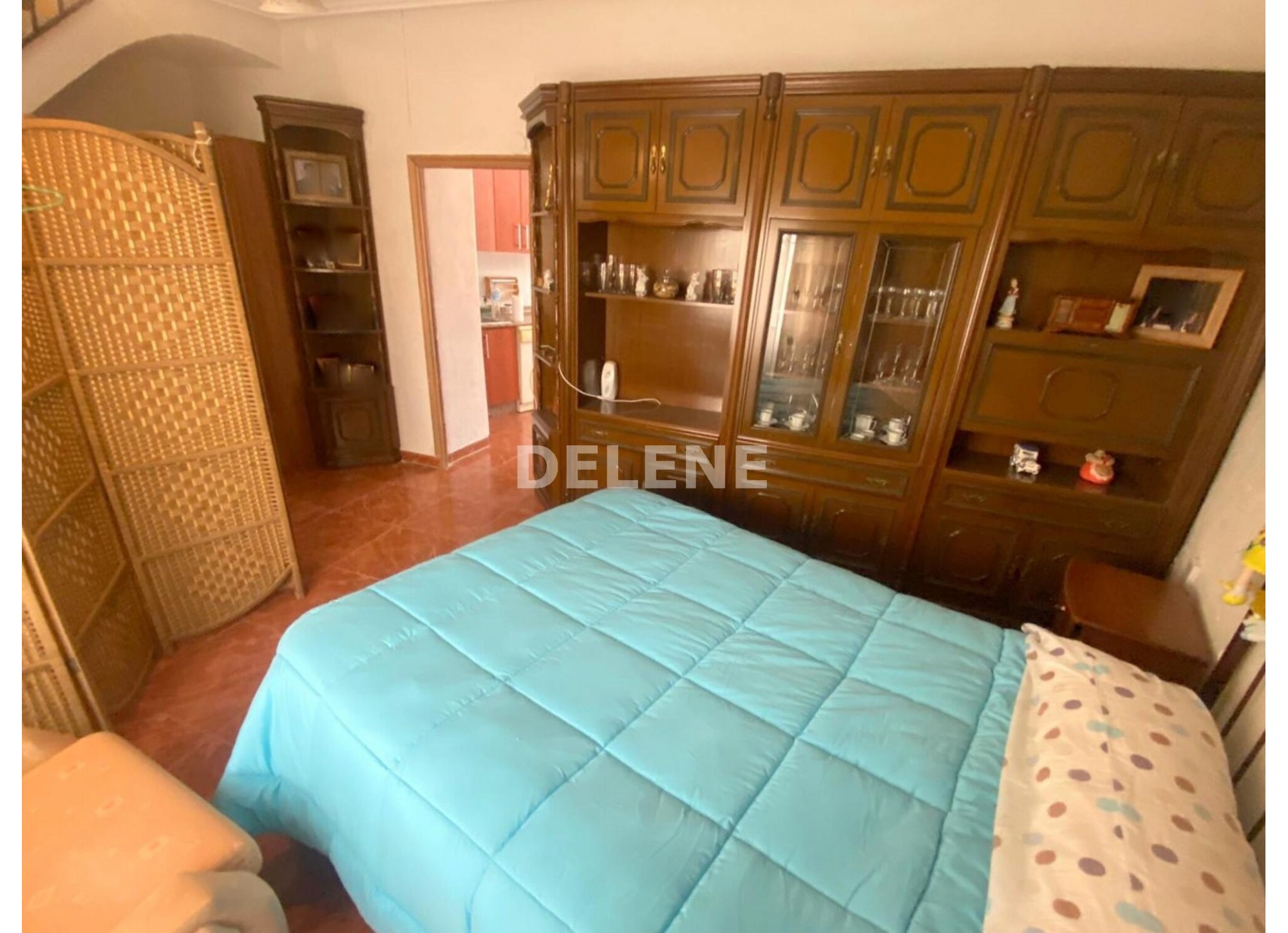 2844 CASA CON PATIO PRÓXIMA A HIGUERICAS