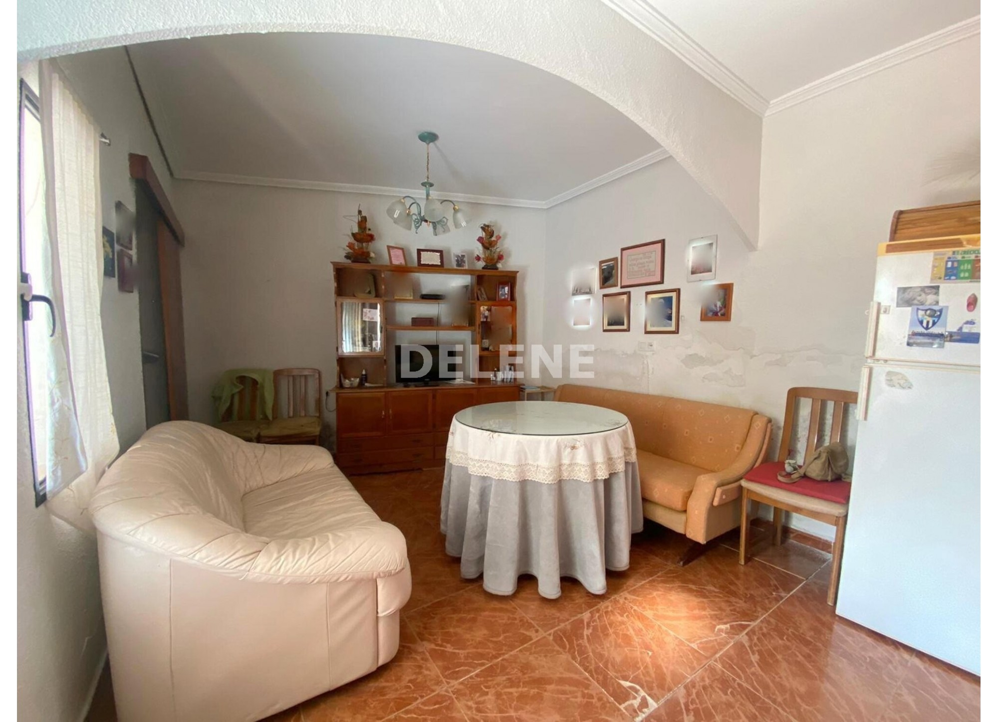 2844 CASA CON PATIO PRÓXIMA A HIGUERICAS