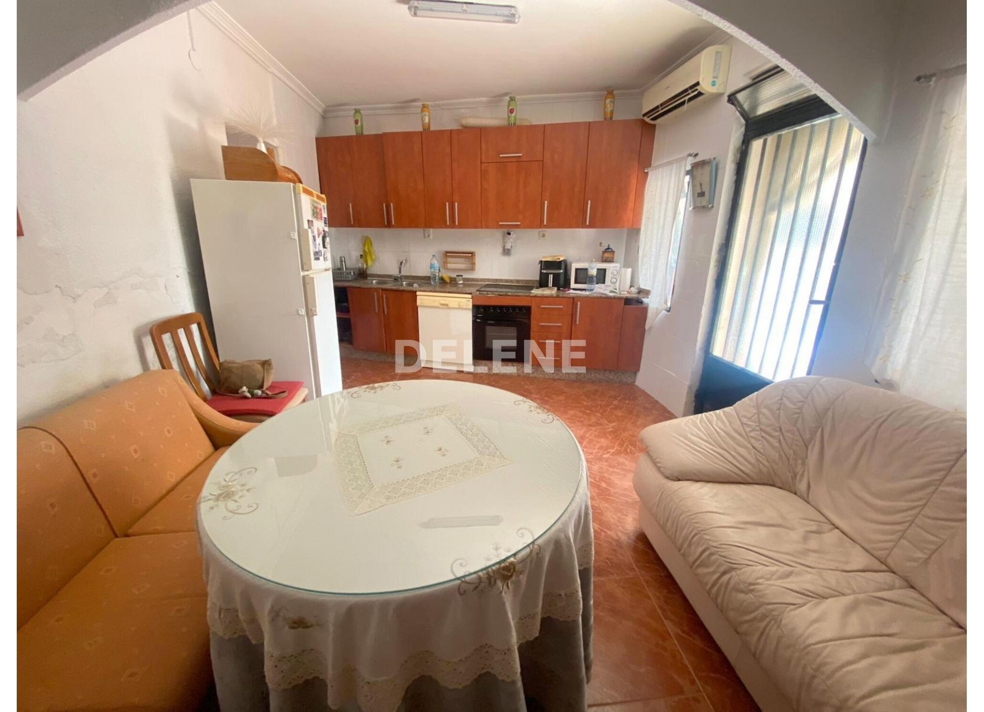 2844 CASA CON PATIO PRÓXIMA A HIGUERICAS