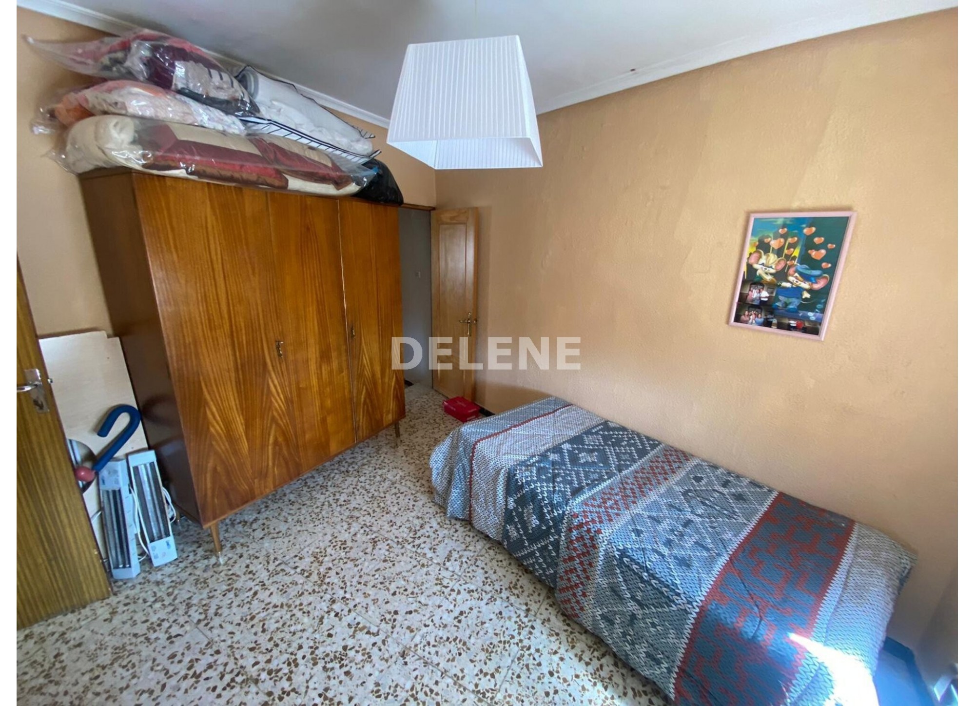 2844 CASA CON PATIO PRÓXIMA A HIGUERICAS