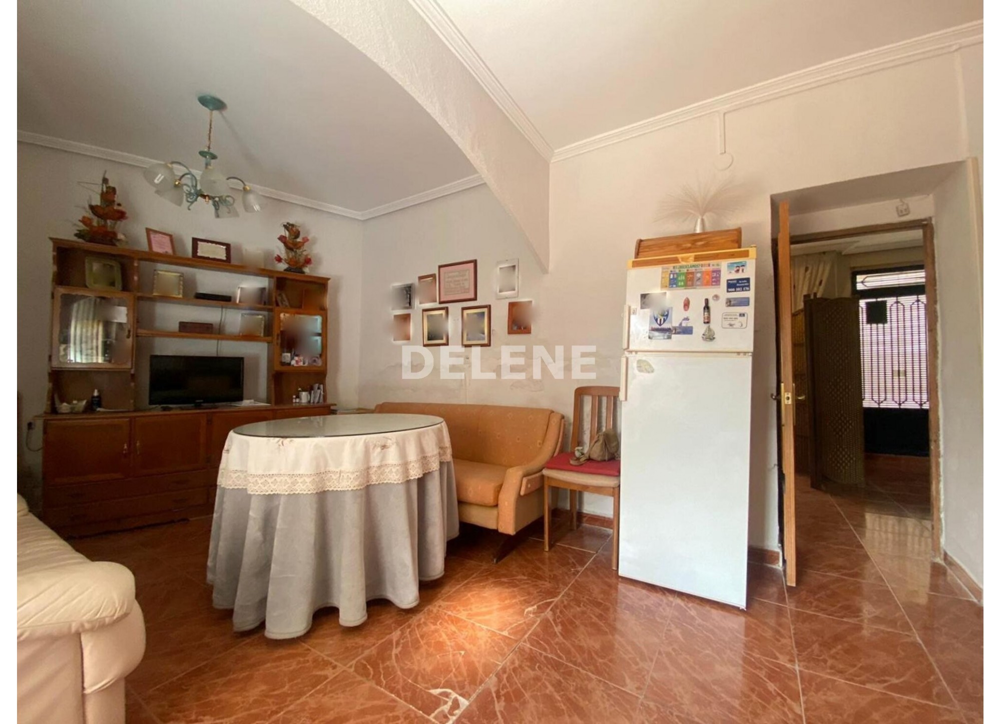 2844 CASA CON PATIO PRÓXIMA A HIGUERICAS