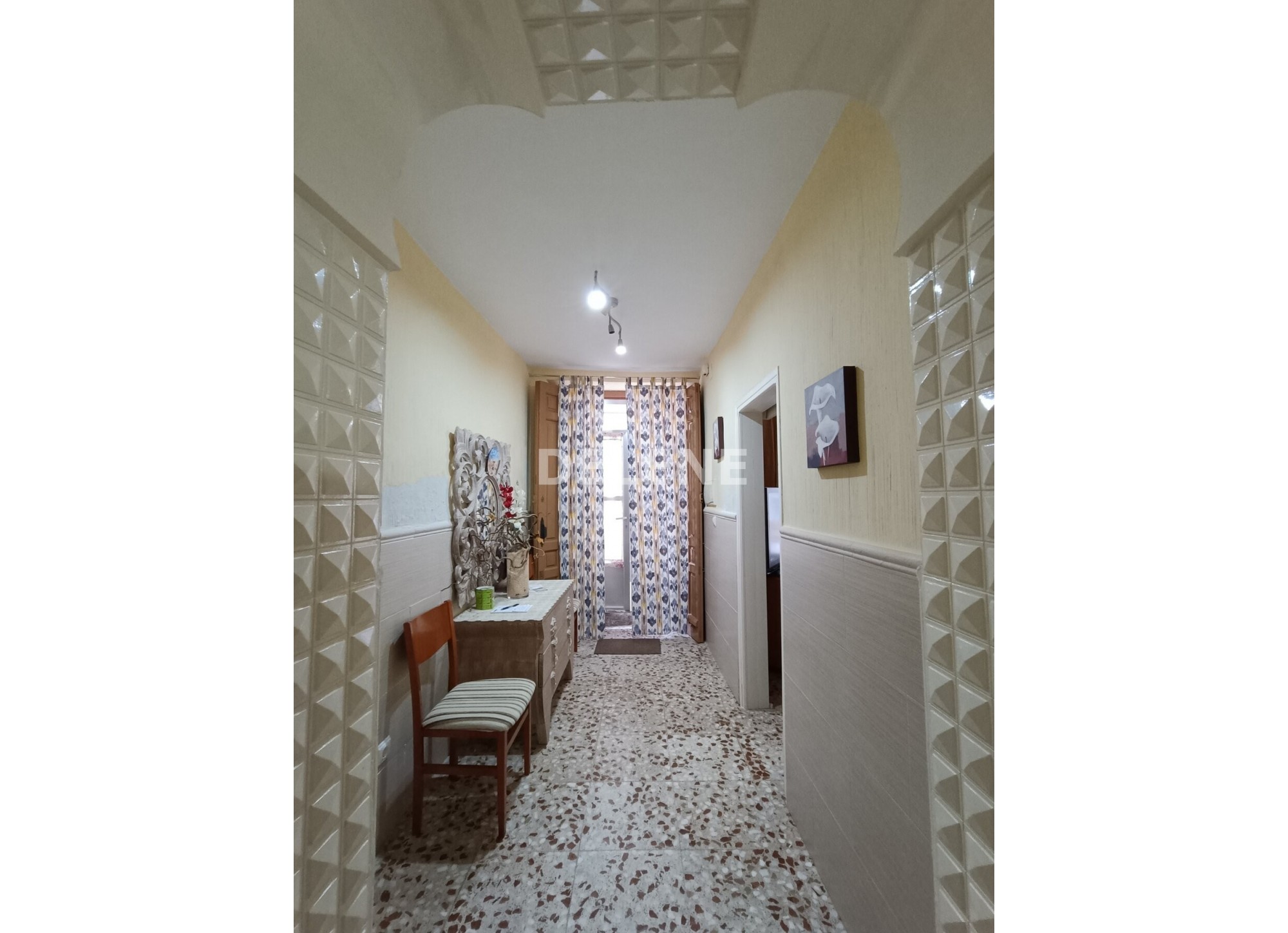 2845 CASA CON PATIO PRÓXIMA A SAN ROQUE