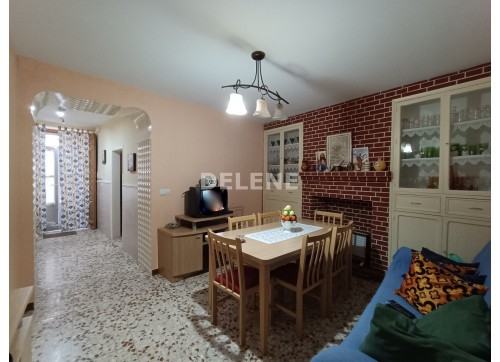 2845 CASA CON PATIO PRÓXIMA A SAN ROQUE