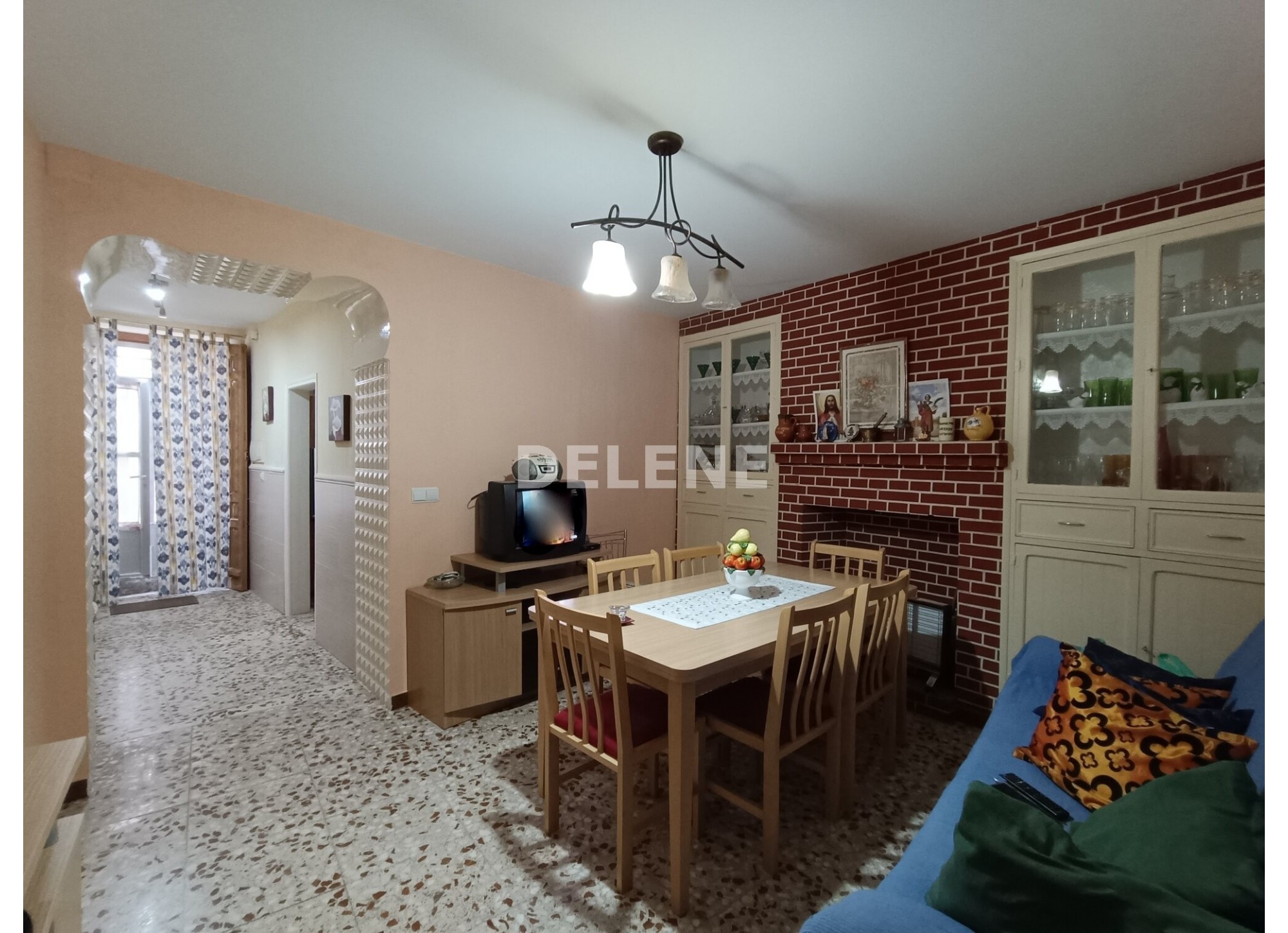 2845 CASA CON PATIO PRÓXIMA A SAN ROQUE