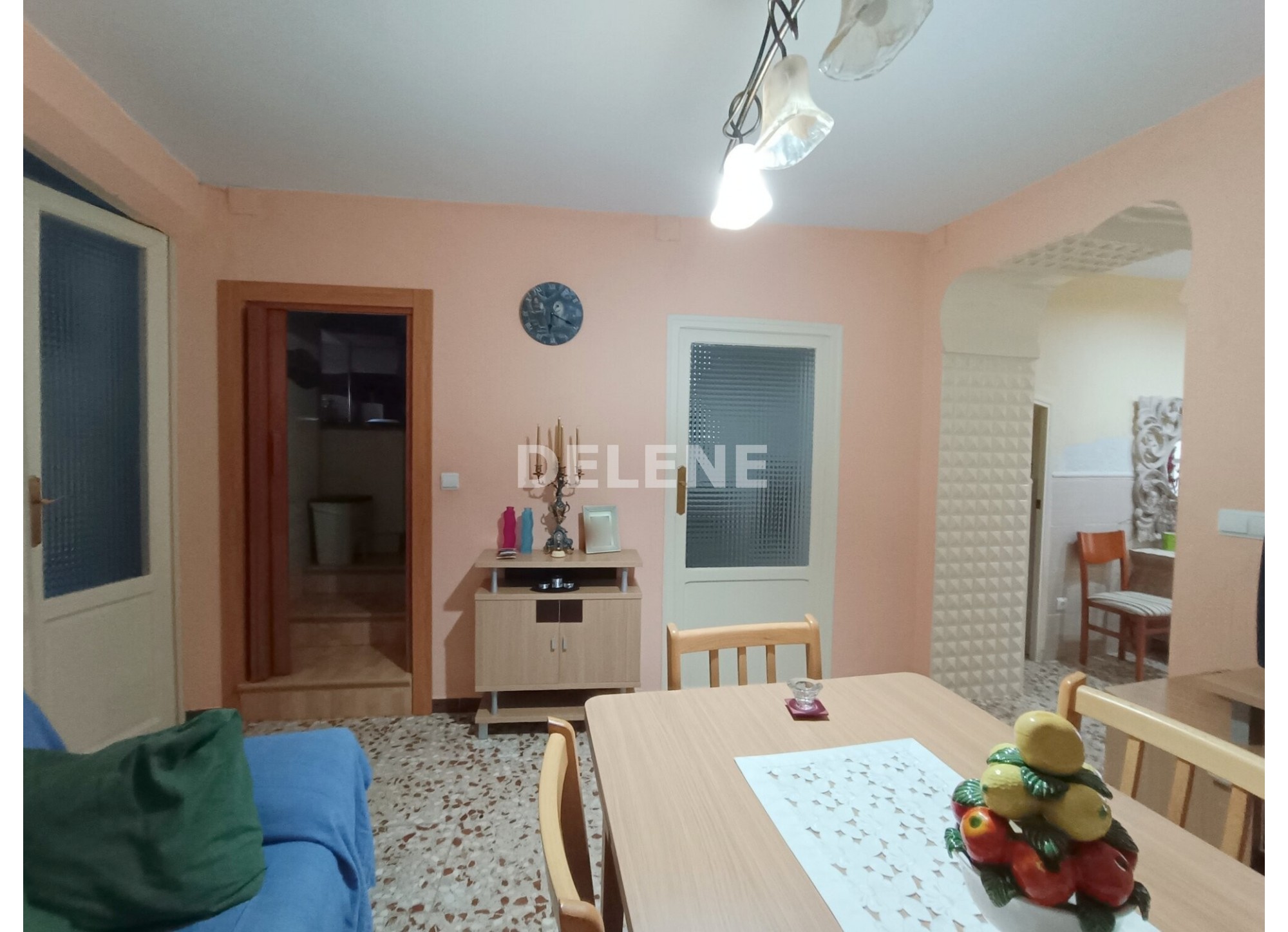 2845 CASA CON PATIO PRÓXIMA A SAN ROQUE