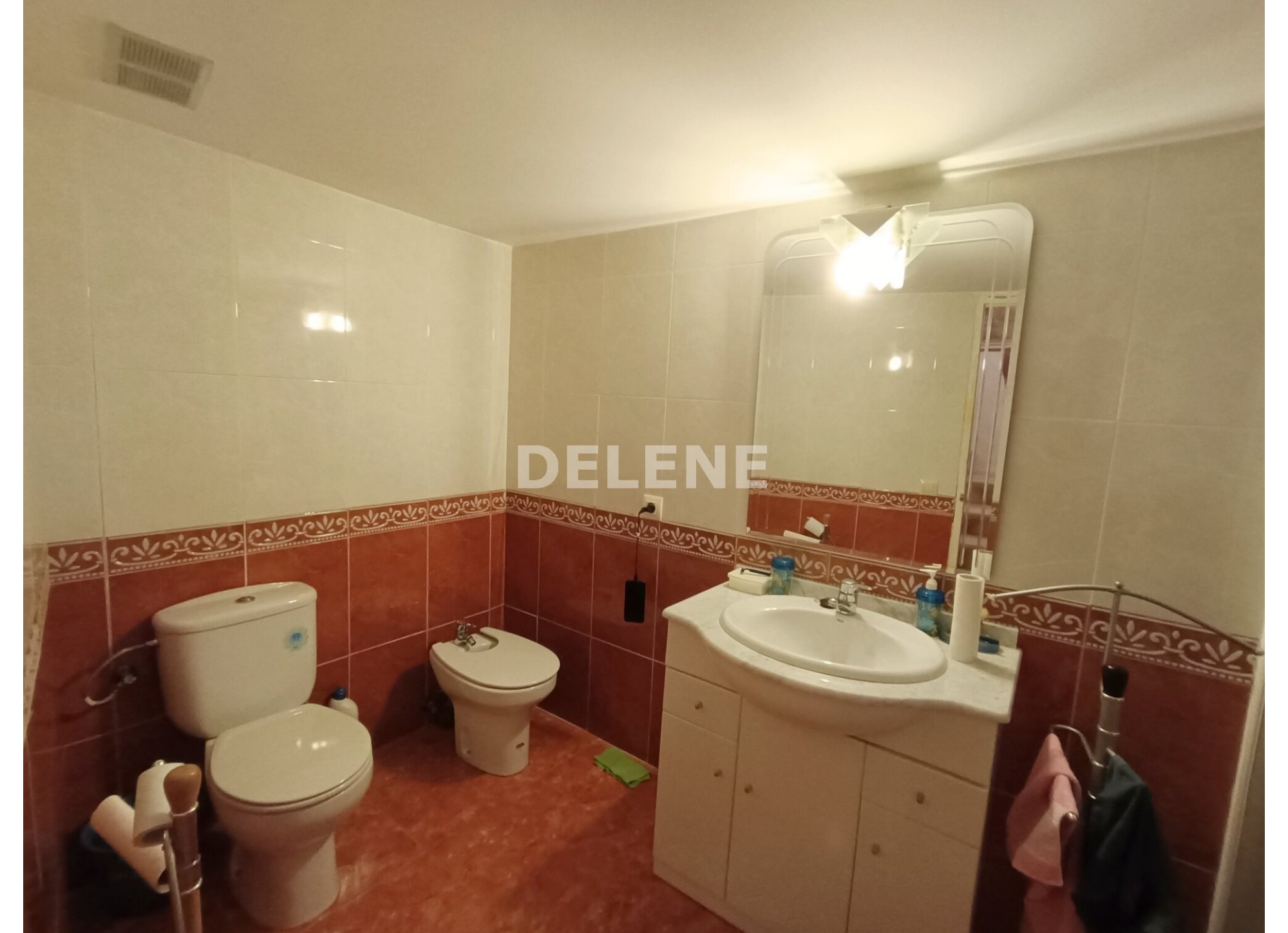 2845 CASA CON PATIO PRÓXIMA A SAN ROQUE