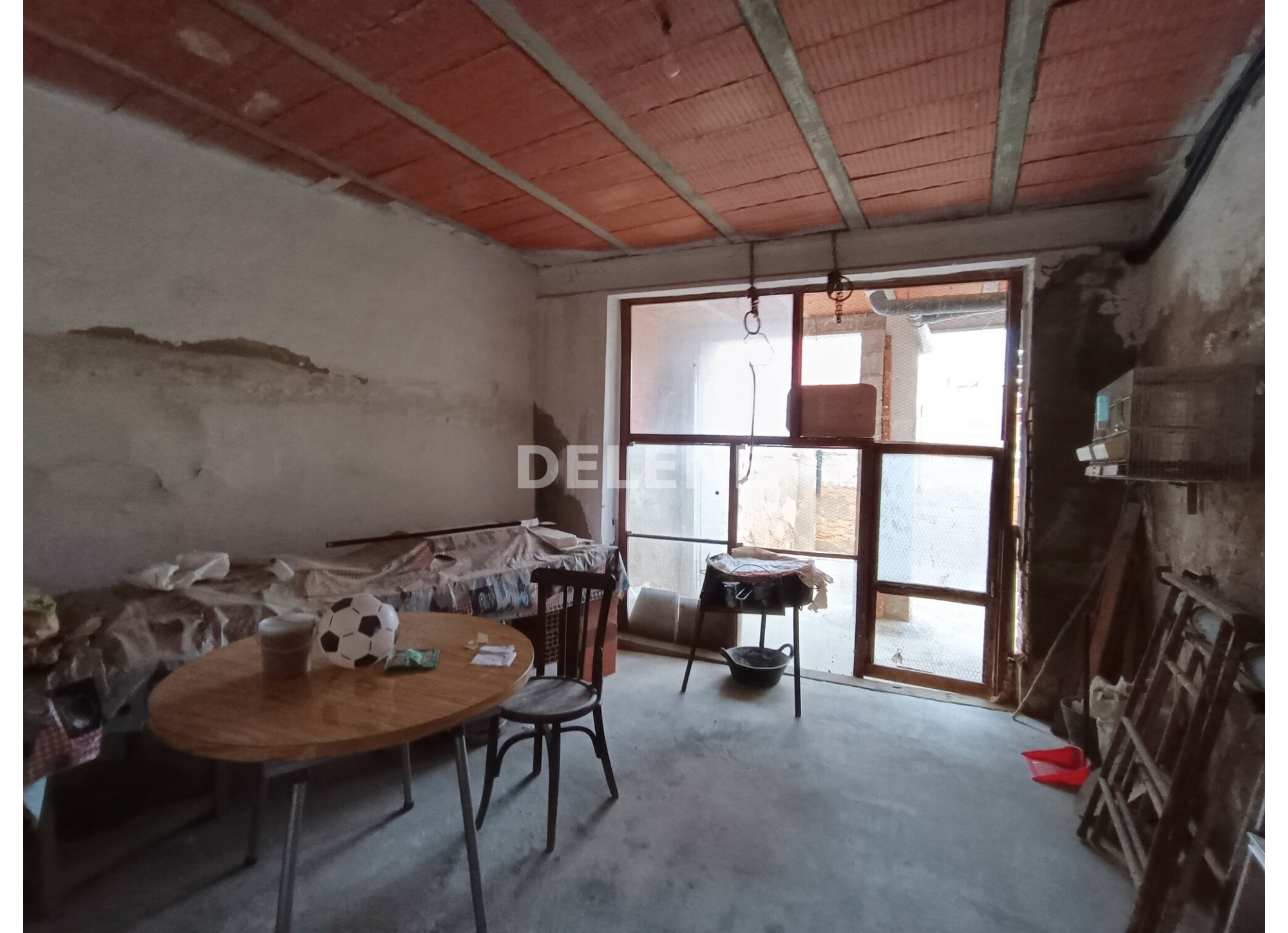 2845 CASA CON PATIO PRÓXIMA A SAN ROQUE