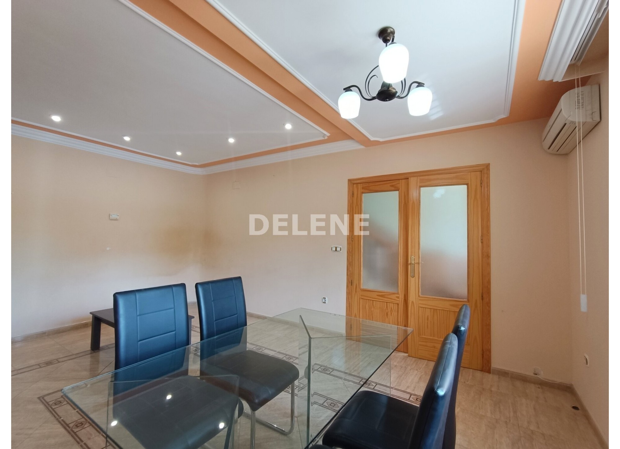 2833 ADOSADO CON PATIO Y GARAJE, AVENIDA DE LA CONSTITUCIÓN