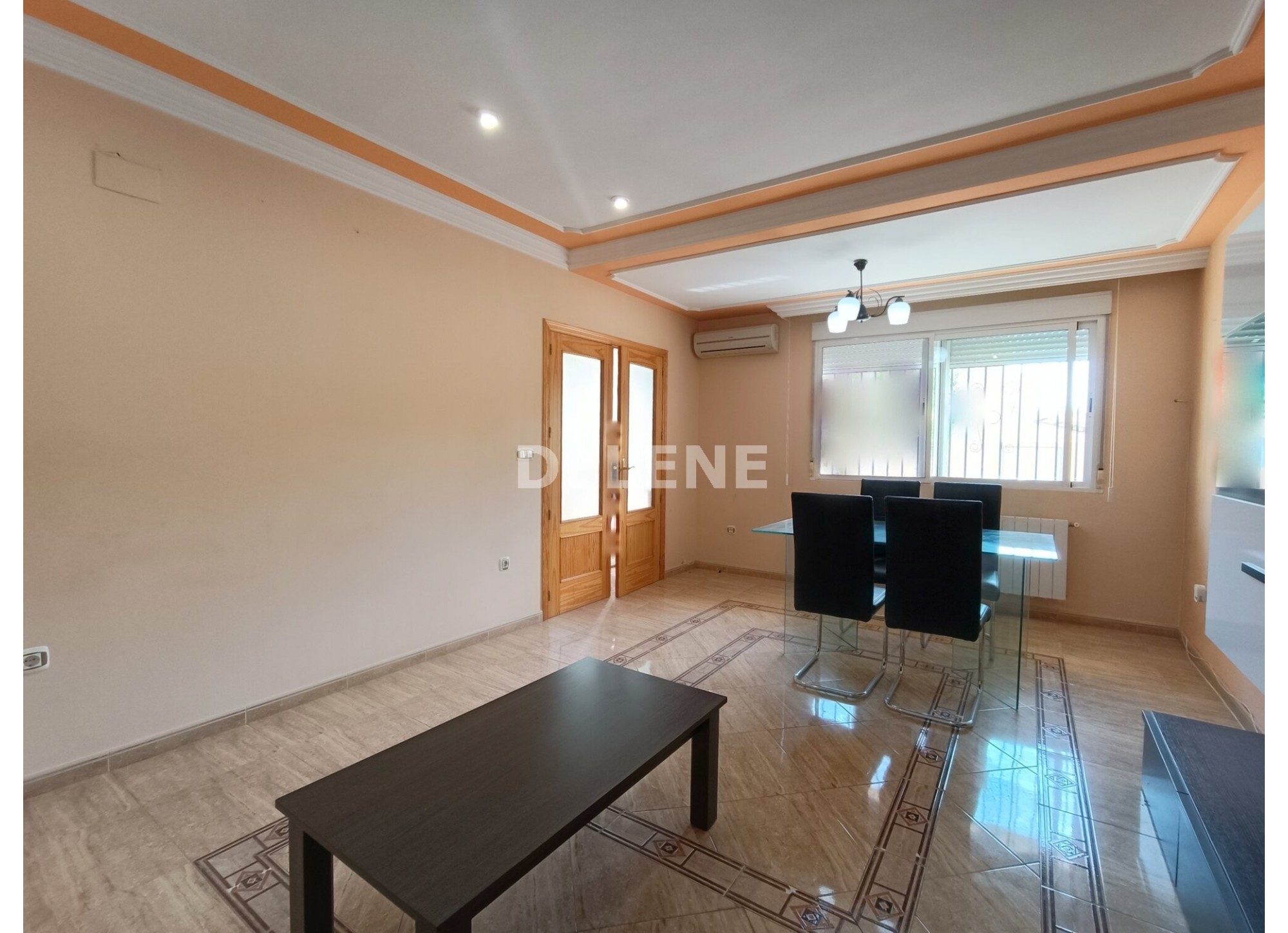 2833 ADOSADO CON PATIO Y GARAJE, AVENIDA DE LA CONSTITUCIÓN