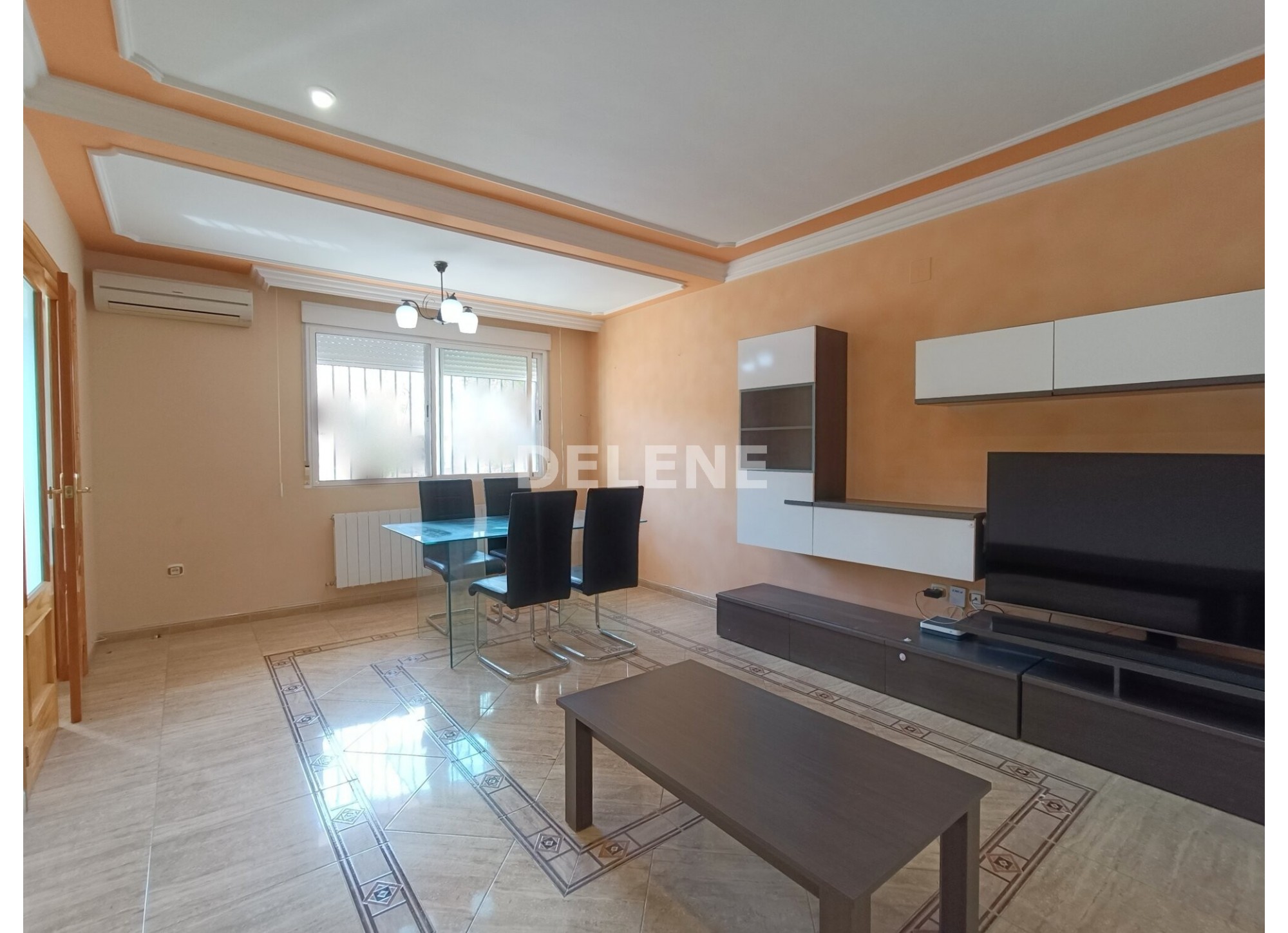 2833 ADOSADO CON PATIO Y GARAJE, AVENIDA DE LA CONSTITUCIÓN