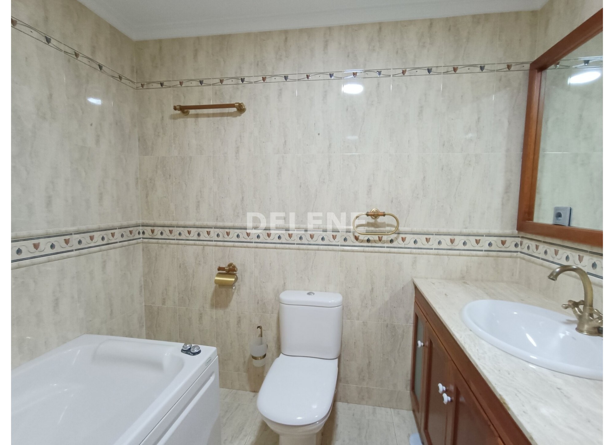 2833 ADOSADO CON PATIO Y GARAJE, AVENIDA DE LA CONSTITUCIÓN