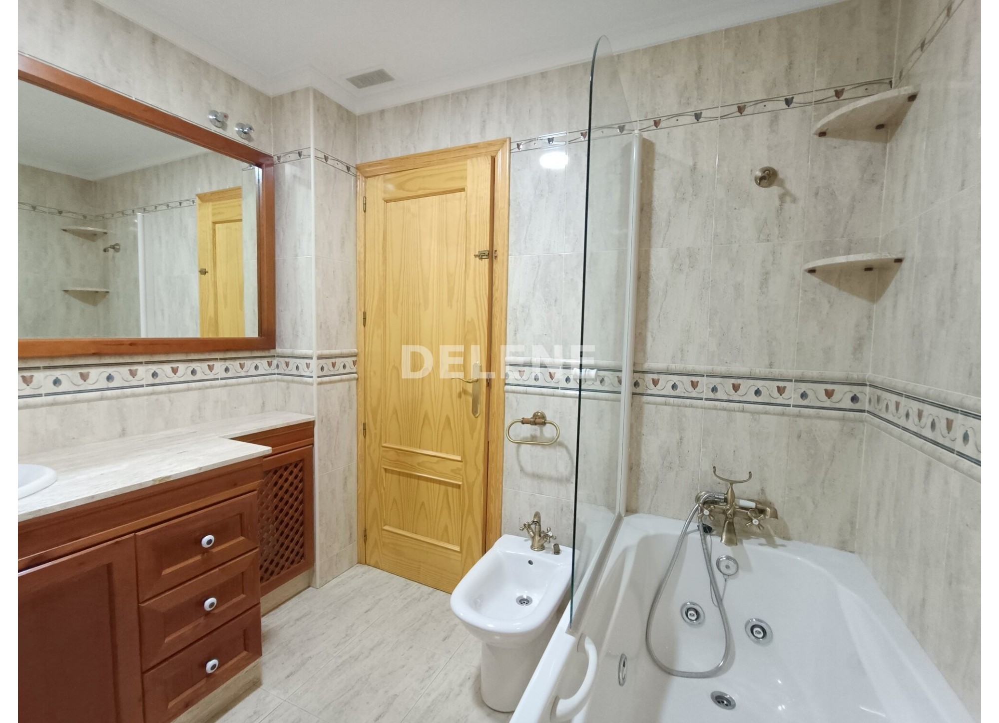 2833 ADOSADO CON PATIO Y GARAJE, AVENIDA DE LA CONSTITUCIÓN