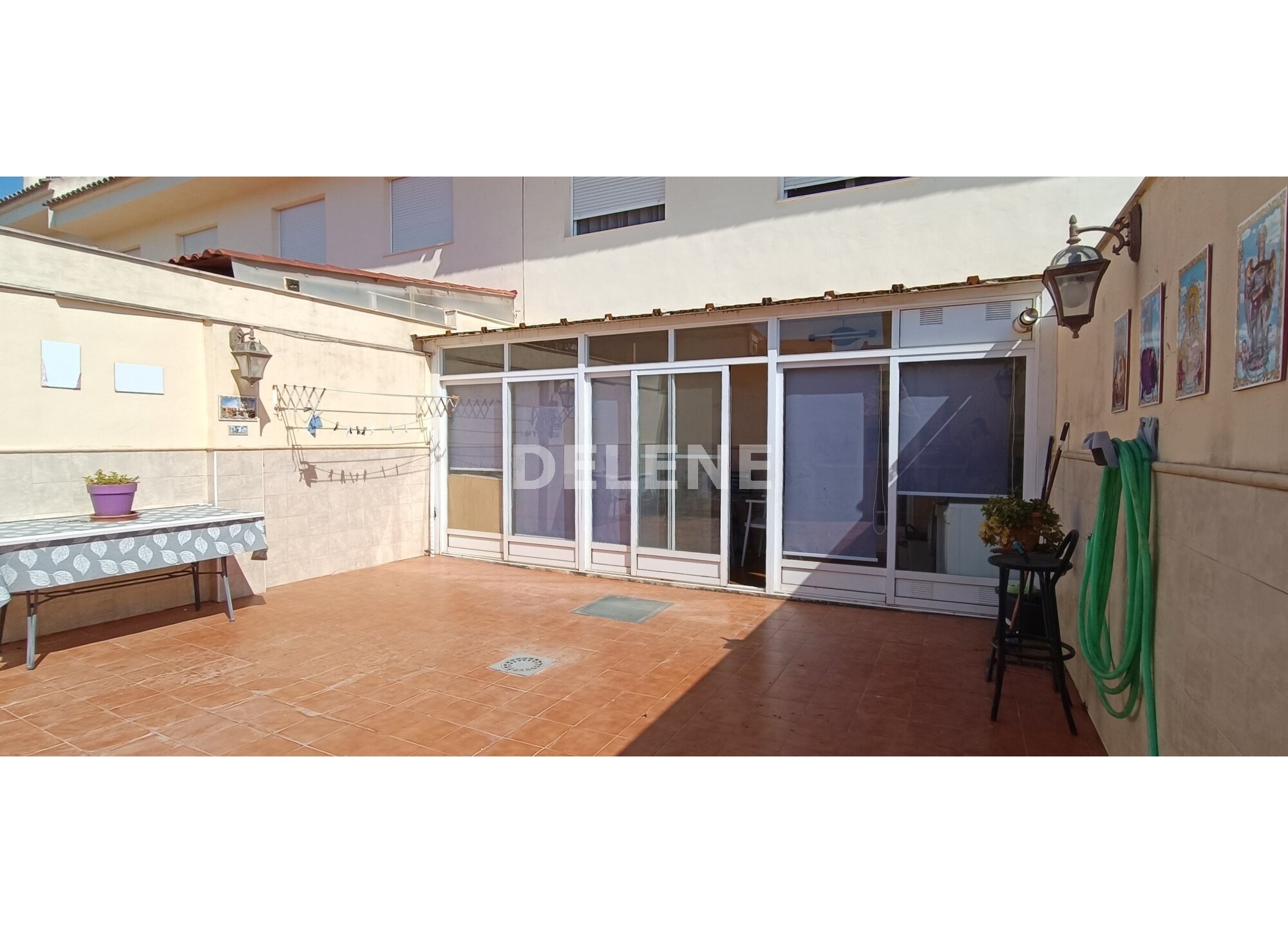 2855 ADOSADO CON PATIO, GARAJE Y BUHARDILLA, ZONA HOSPITAL