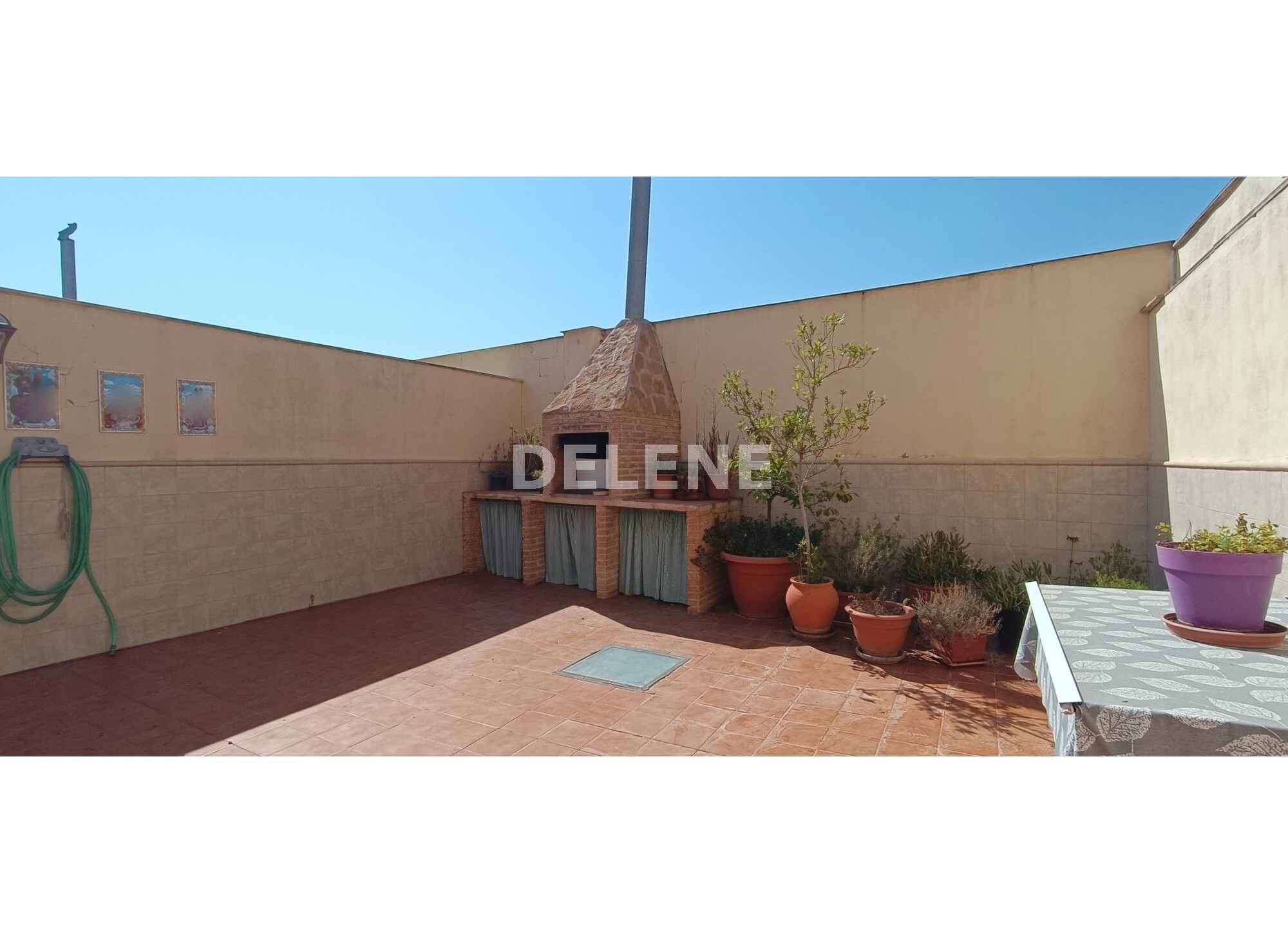 2855 ADOSADO CON PATIO, GARAJE Y BUHARDILLA, ZONA HOSPITAL