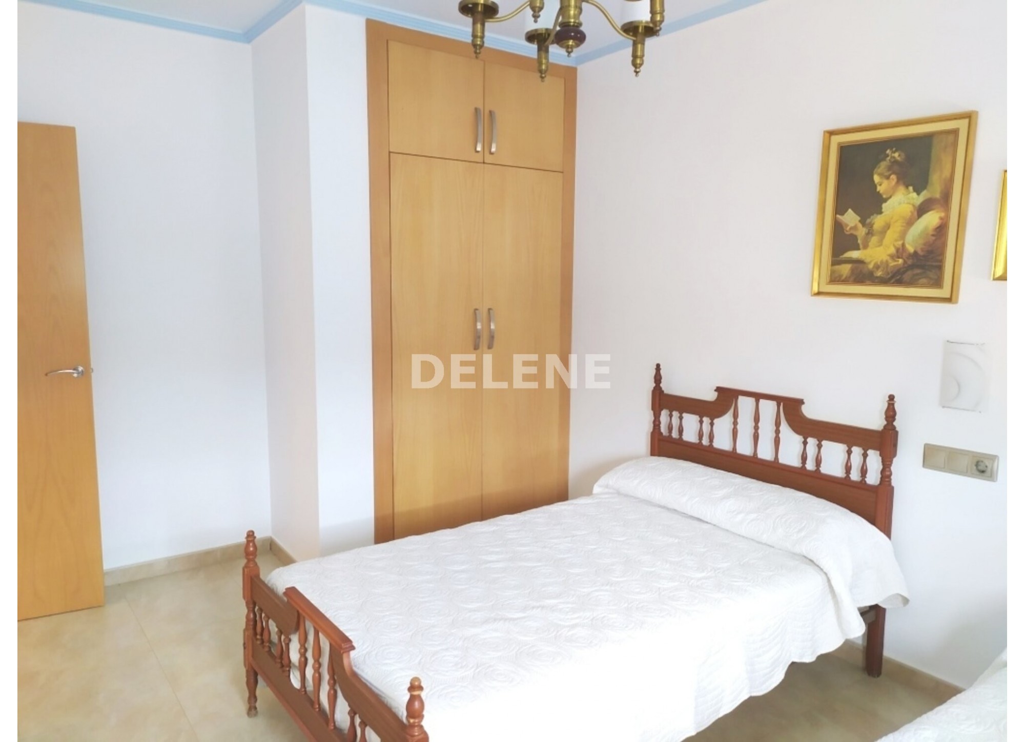 2856 CHALET ADOSADO CON PATIO Y GARAJE PRÓXIMO A CONSTITUCIÓN