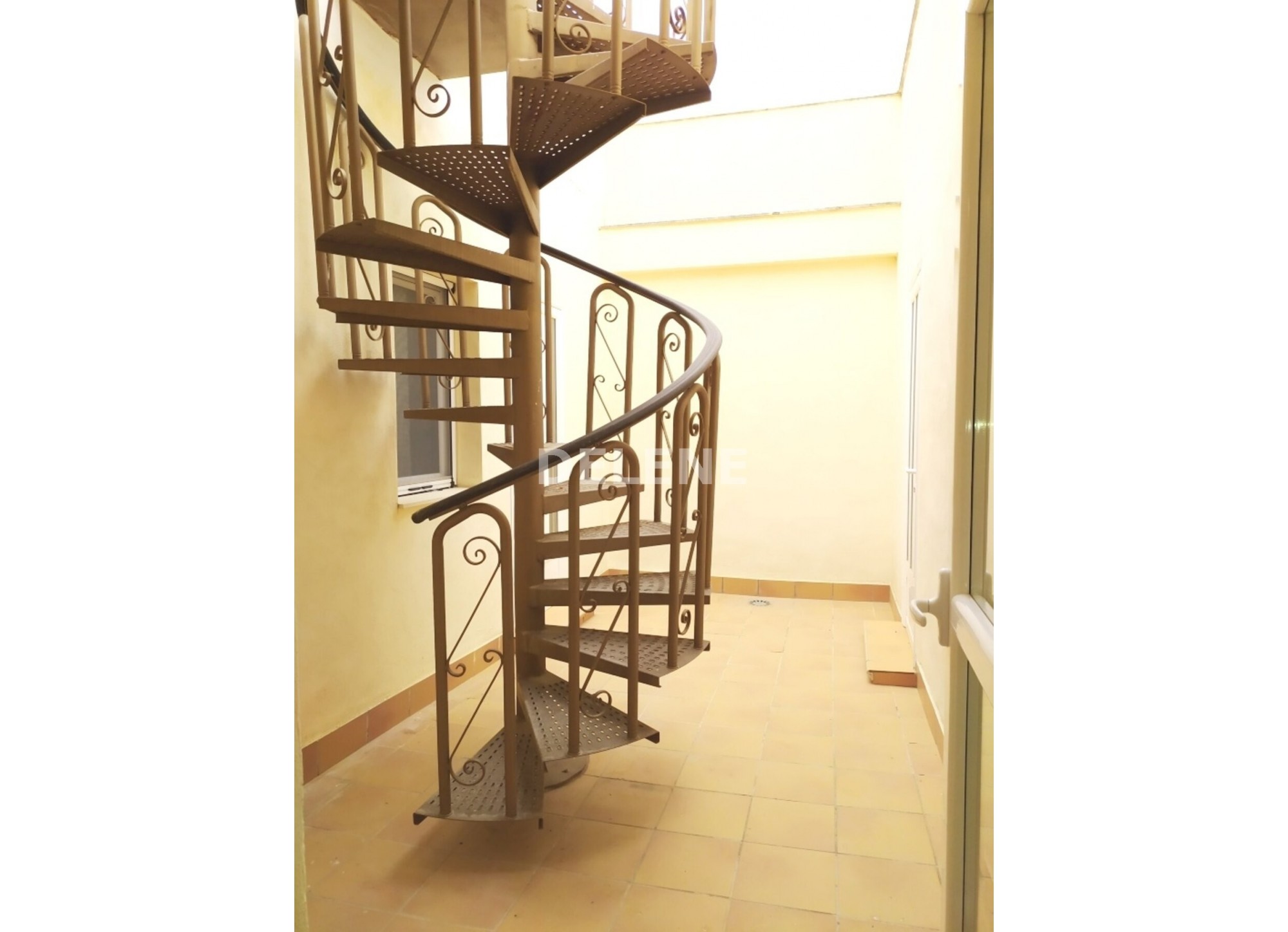 2856 CHALET ADOSADO CON PATIO Y GARAJE PRÓXIMO A CONSTITUCIÓN