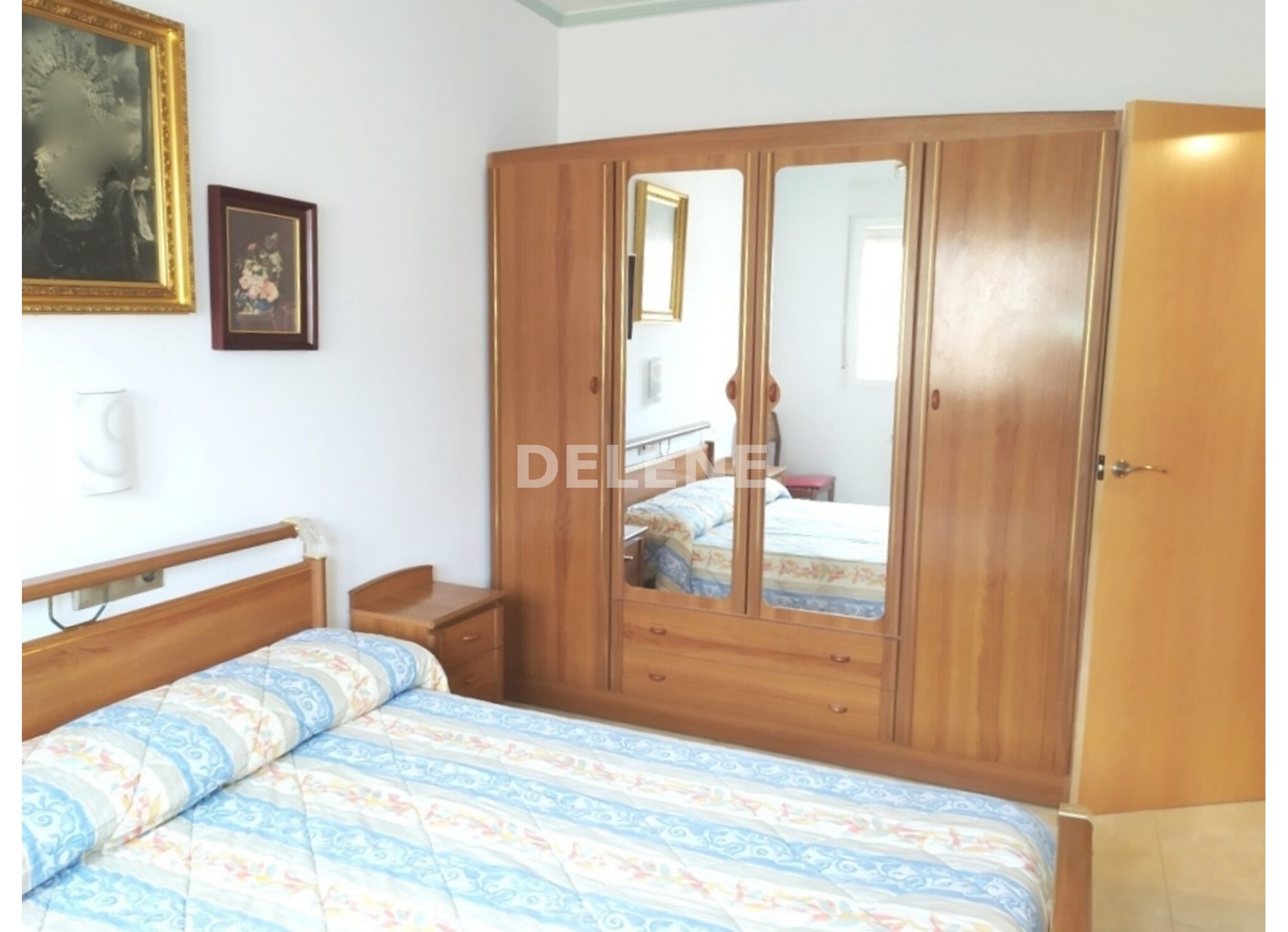 2856 CHALET ADOSADO CON PATIO Y GARAJE PRÓXIMO A CONSTITUCIÓN