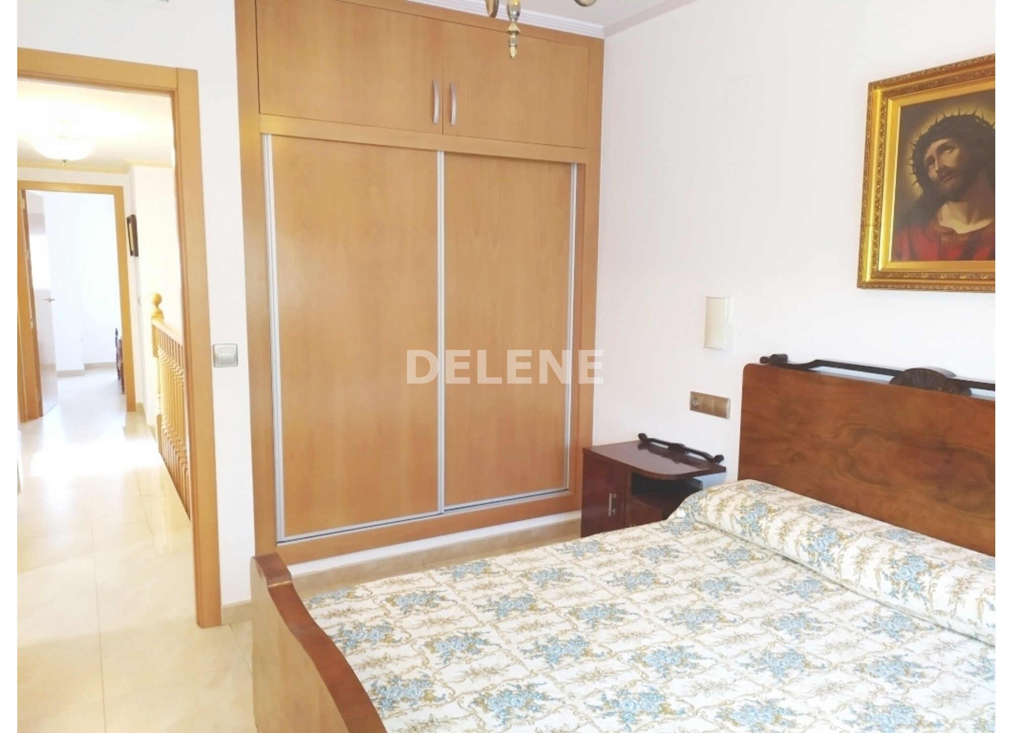 2856 CHALET ADOSADO CON PATIO Y GARAJE PRÓXIMO A CONSTITUCIÓN