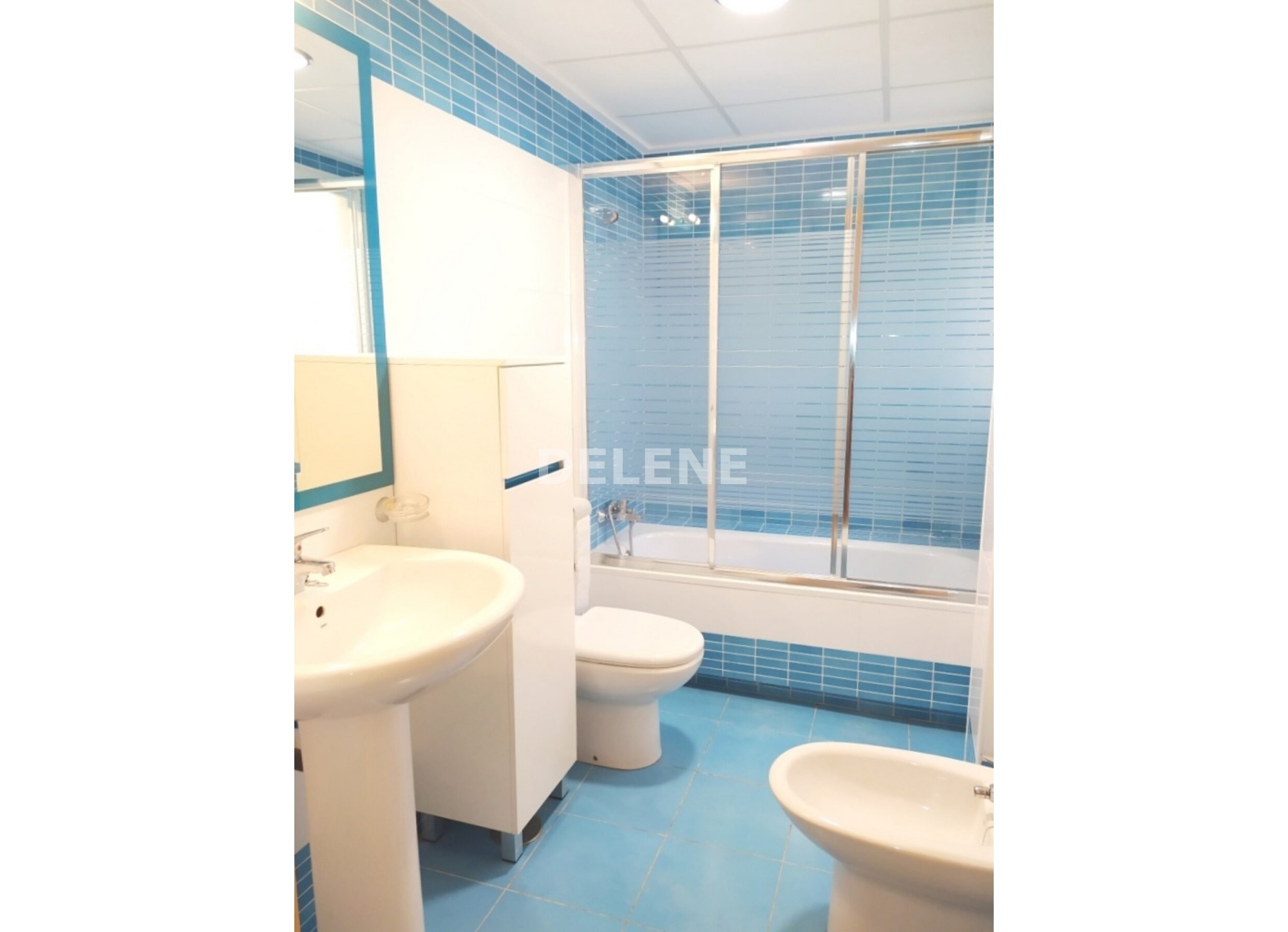 2856 CHALET ADOSADO CON PATIO Y GARAJE PRÓXIMO A CONSTITUCIÓN