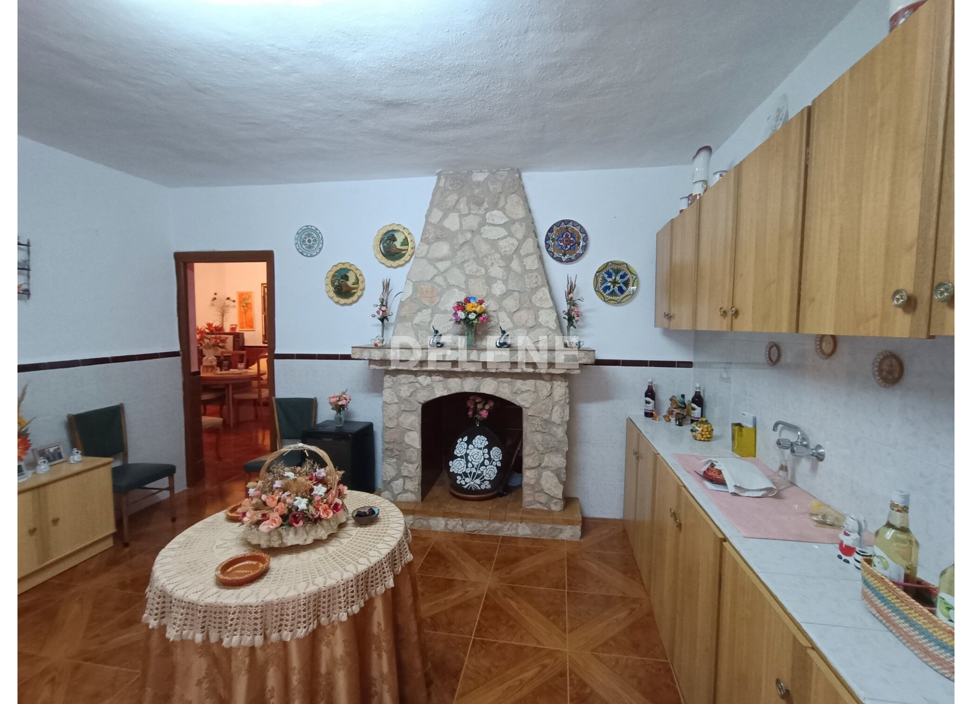 2857 CASA CON PATIO Y TERRENO EN SIERRA