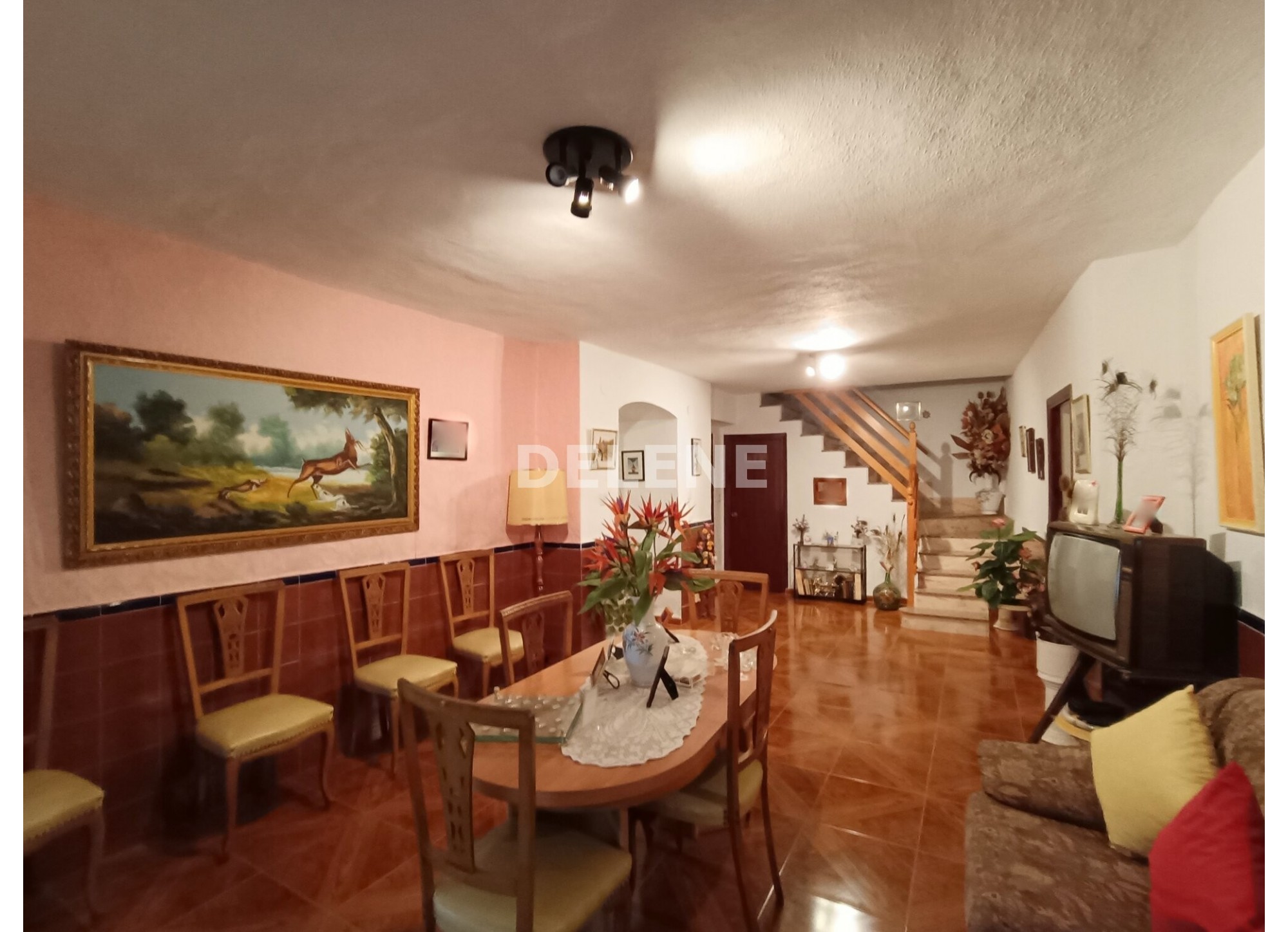 2857 CASA CON PATIO Y TERRENO EN SIERRA