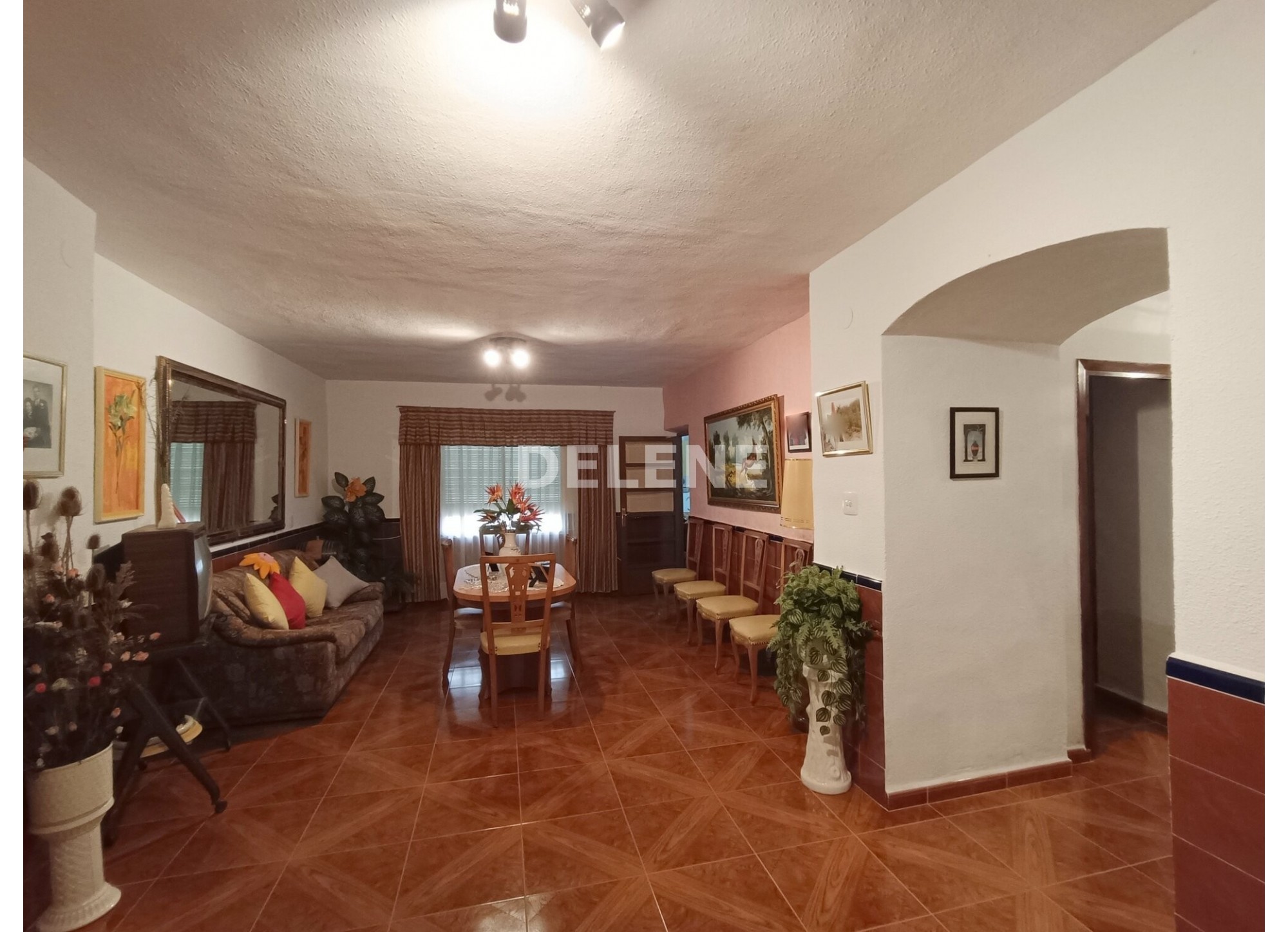 2857 CASA CON PATIO Y TERRENO EN SIERRA