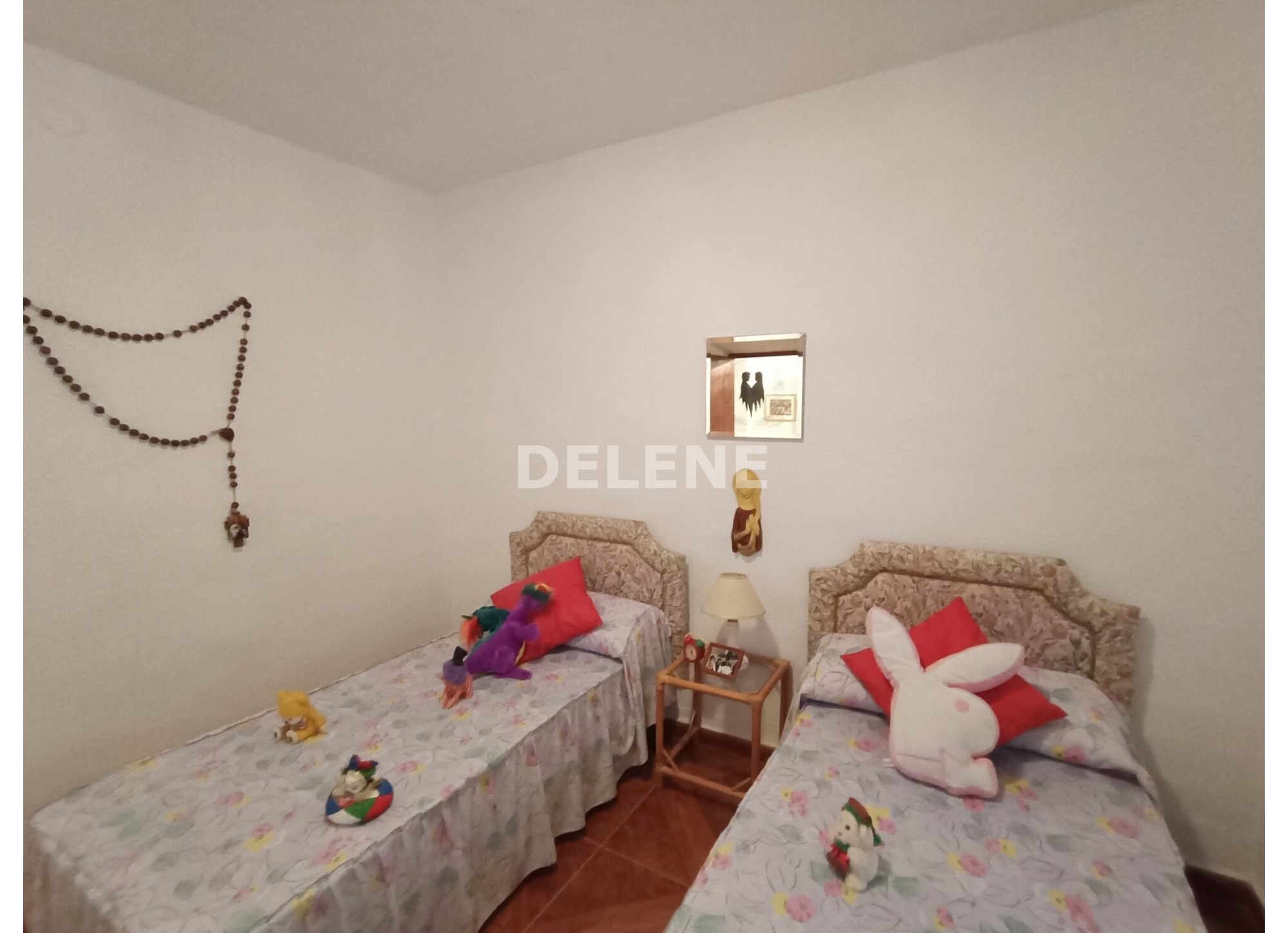 2857 CASA CON PATIO Y TERRENO EN SIERRA