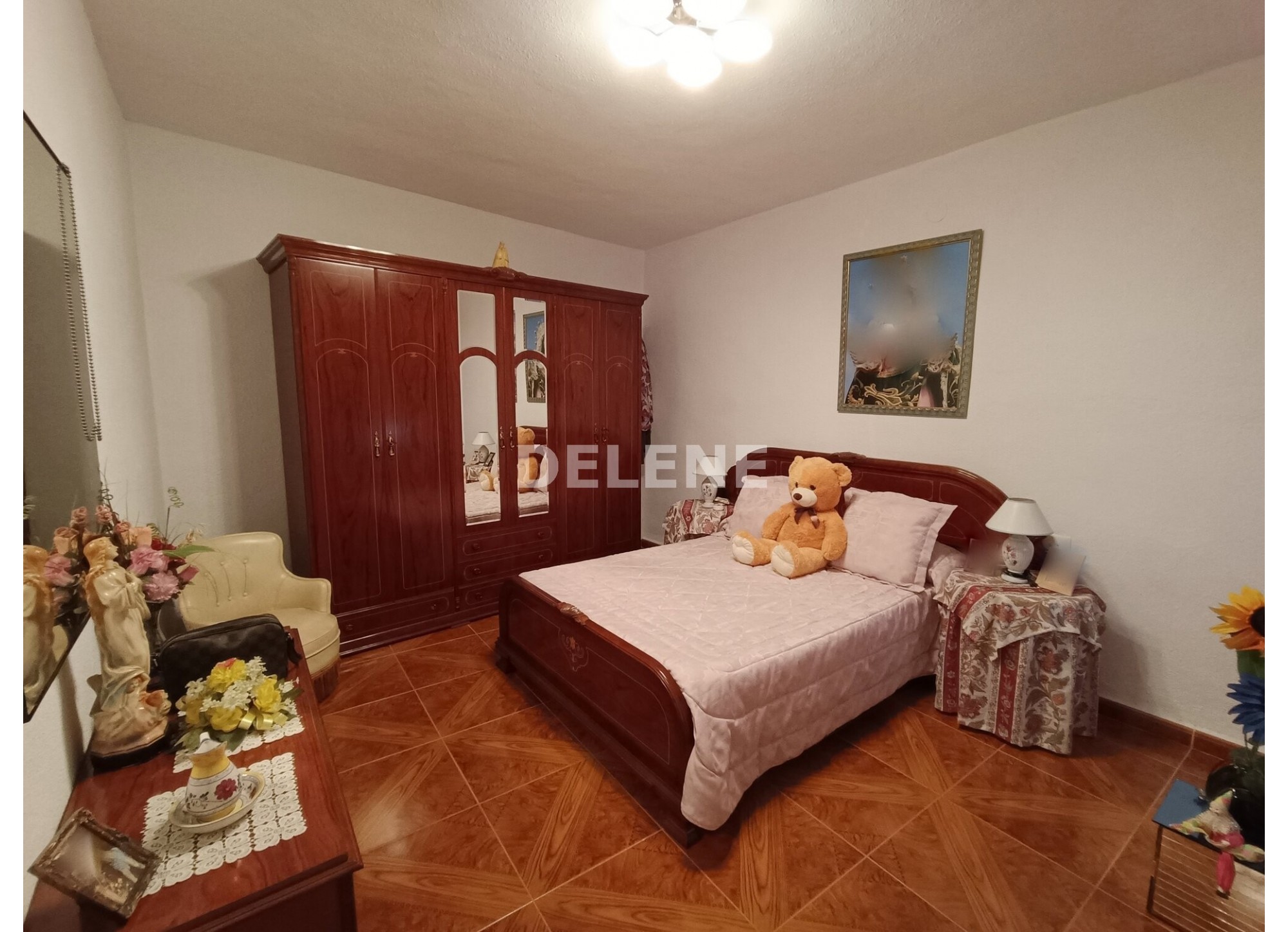 2857 CASA CON PATIO Y TERRENO EN SIERRA