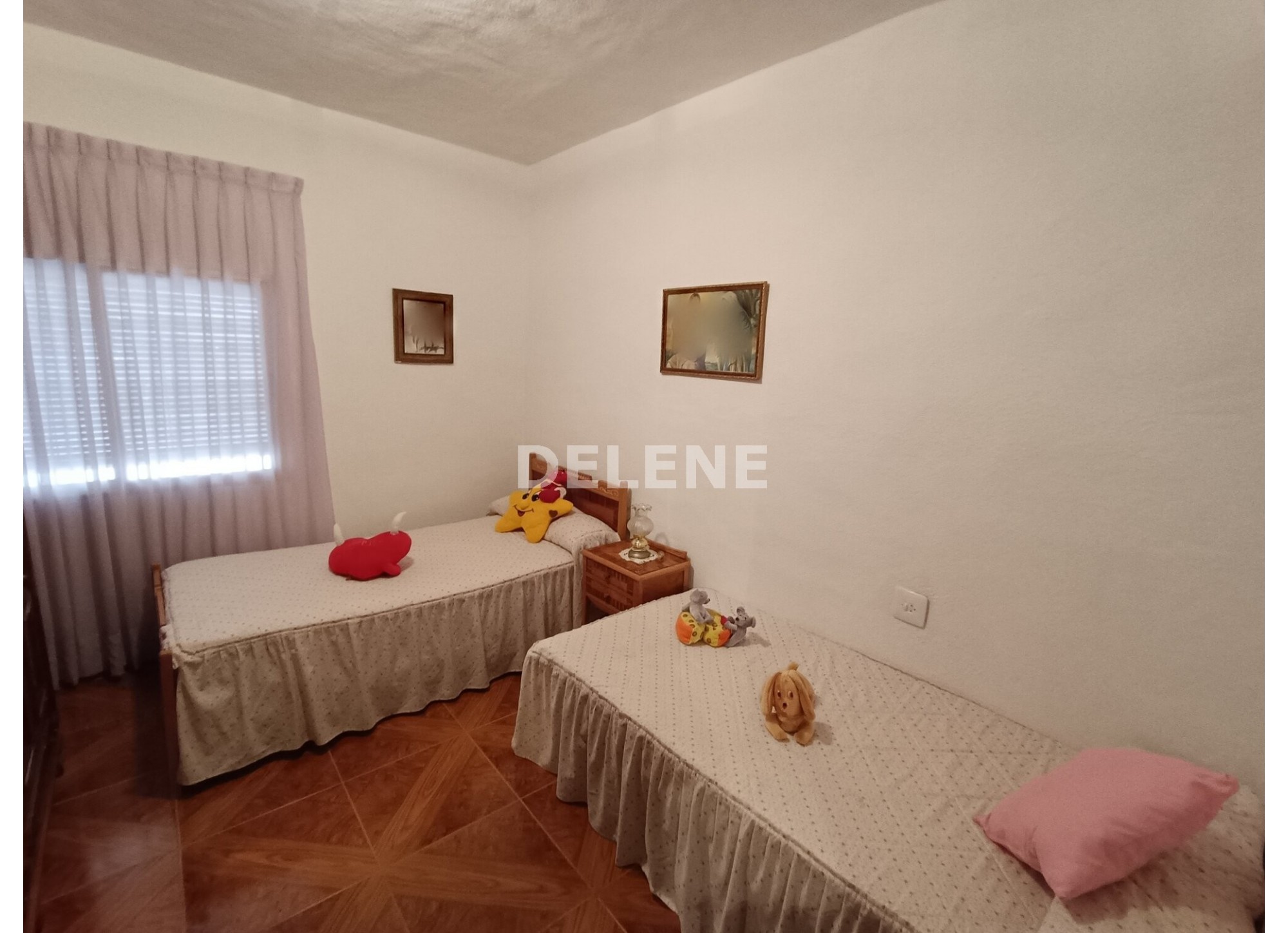 2857 CASA CON PATIO Y TERRENO EN SIERRA