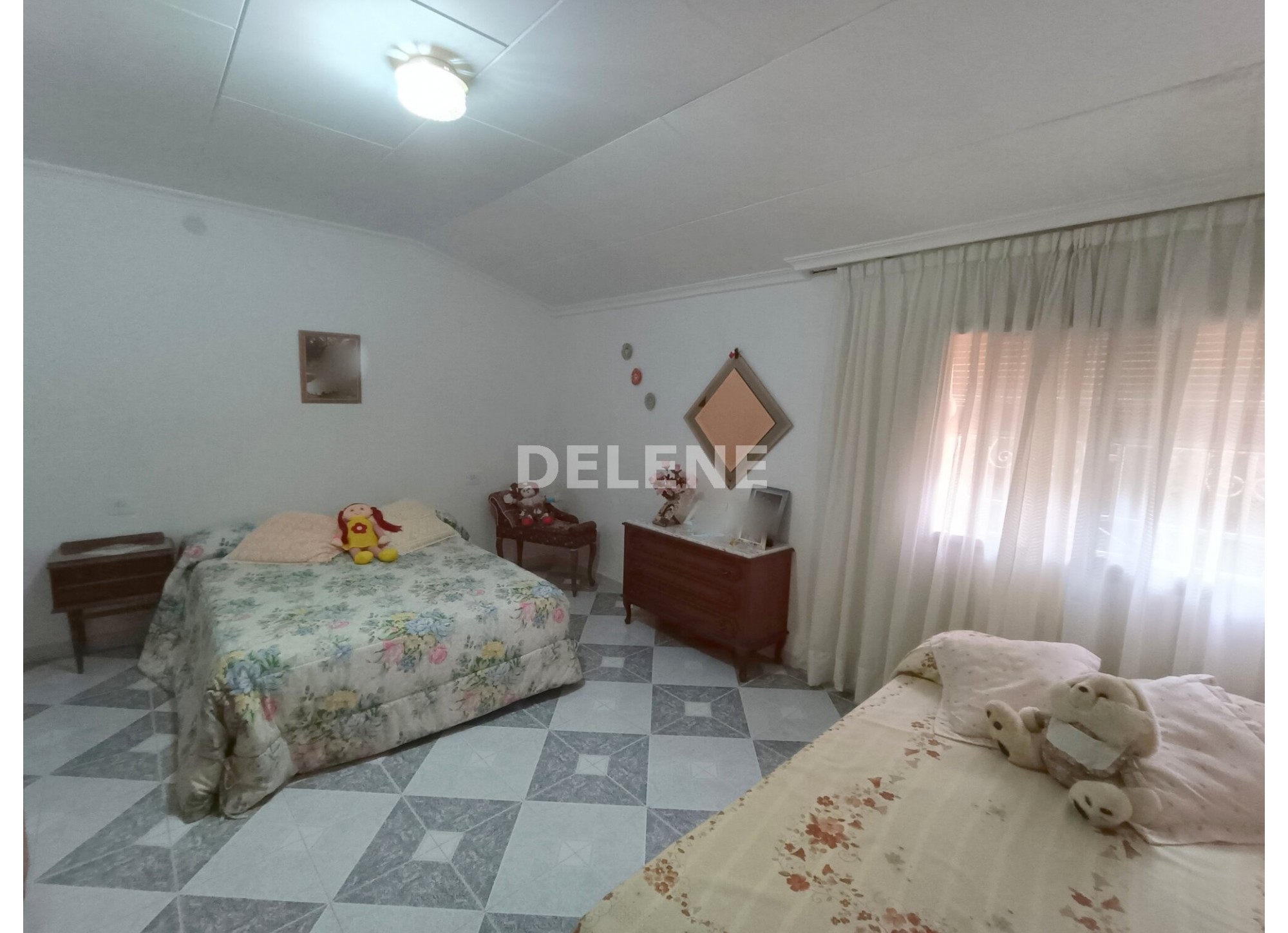 2857 CASA CON PATIO Y TERRENO EN SIERRA