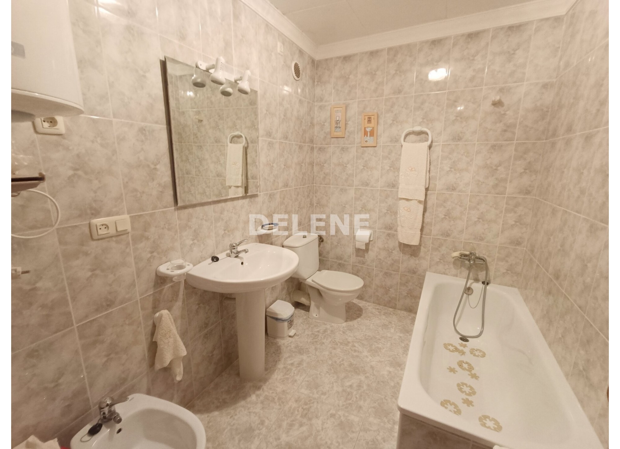 2857 CASA CON PATIO Y TERRENO EN SIERRA