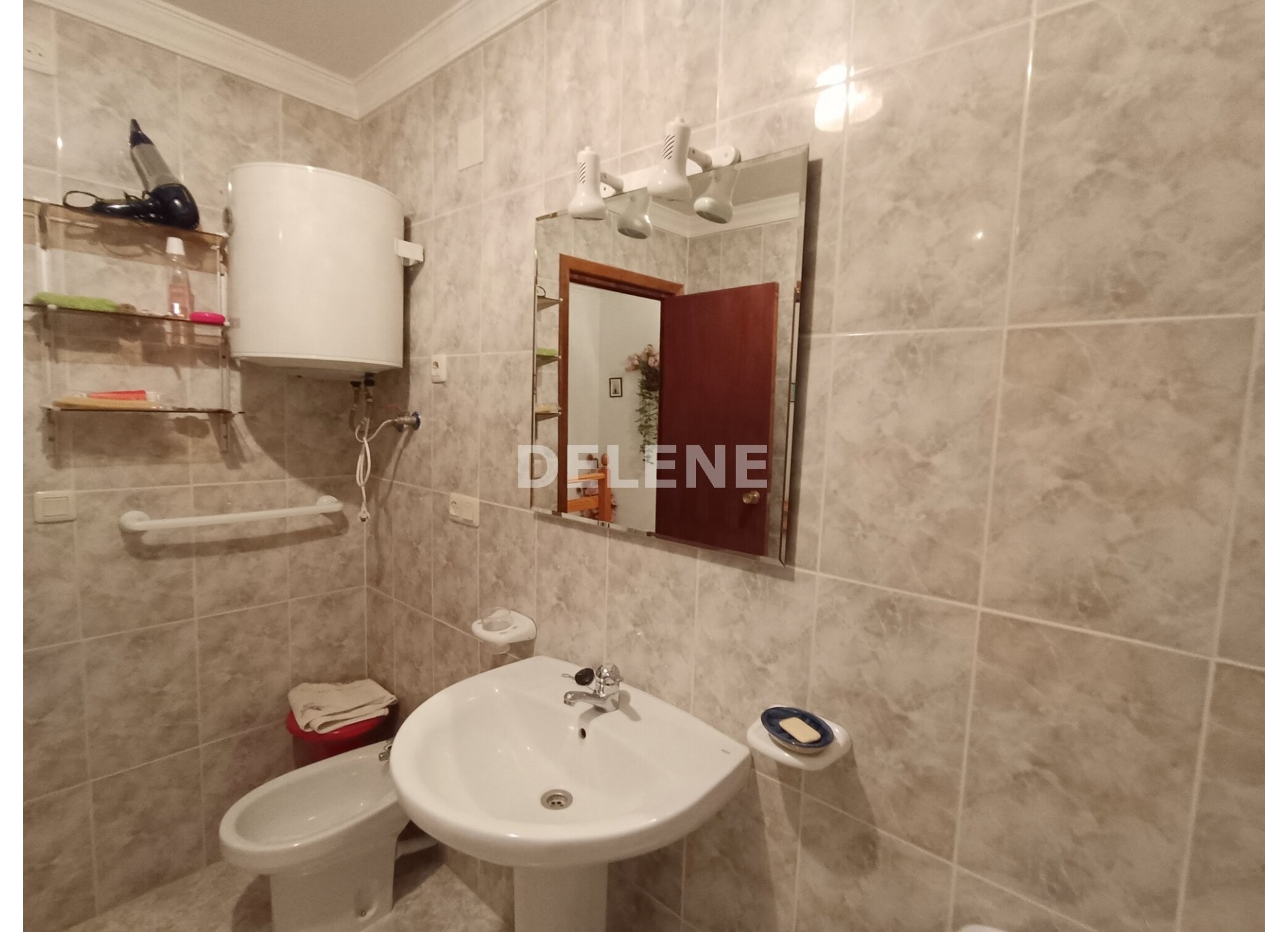 2857 CASA CON PATIO Y TERRENO EN SIERRA