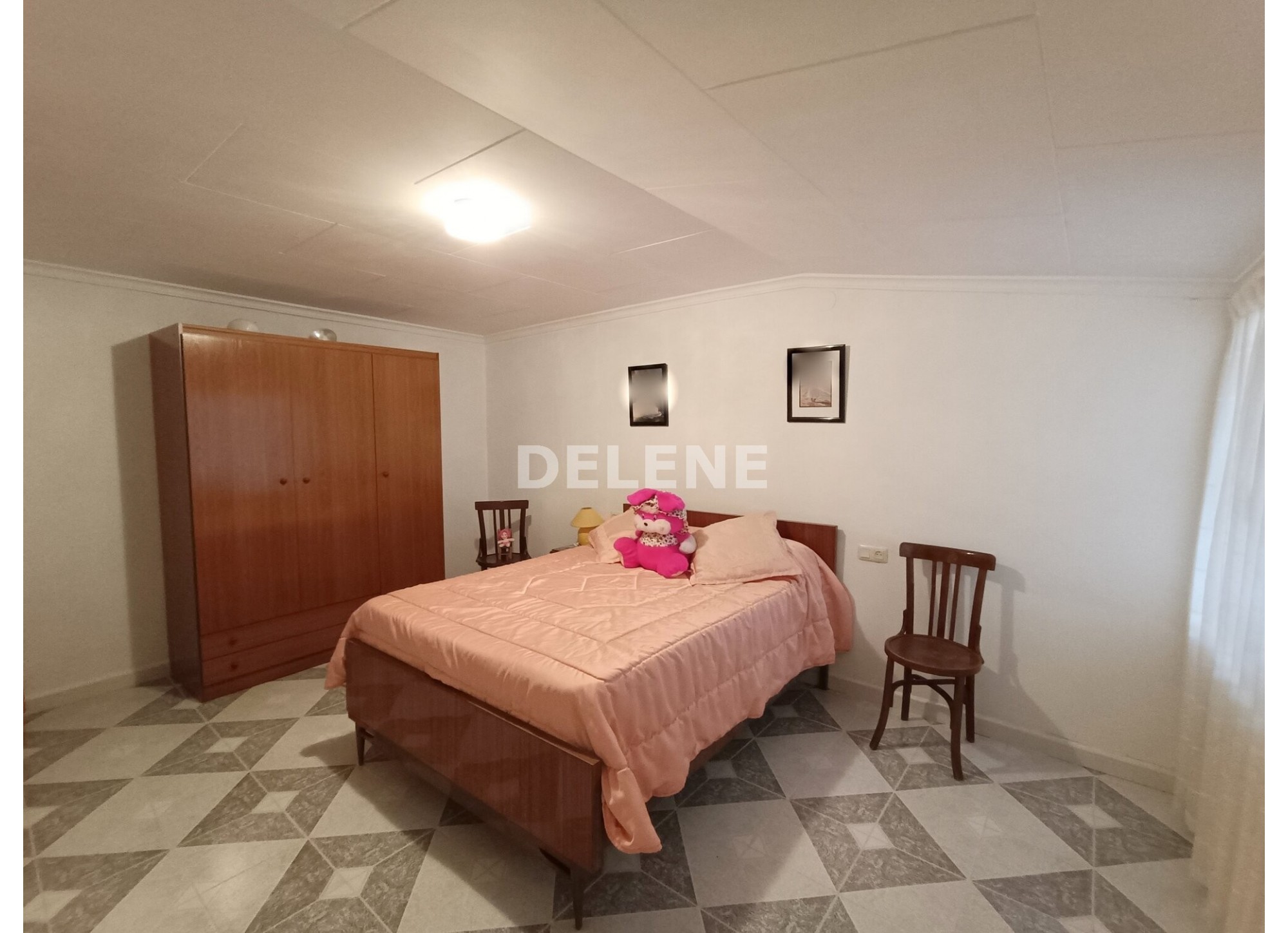 2857 CASA CON PATIO Y TERRENO EN SIERRA