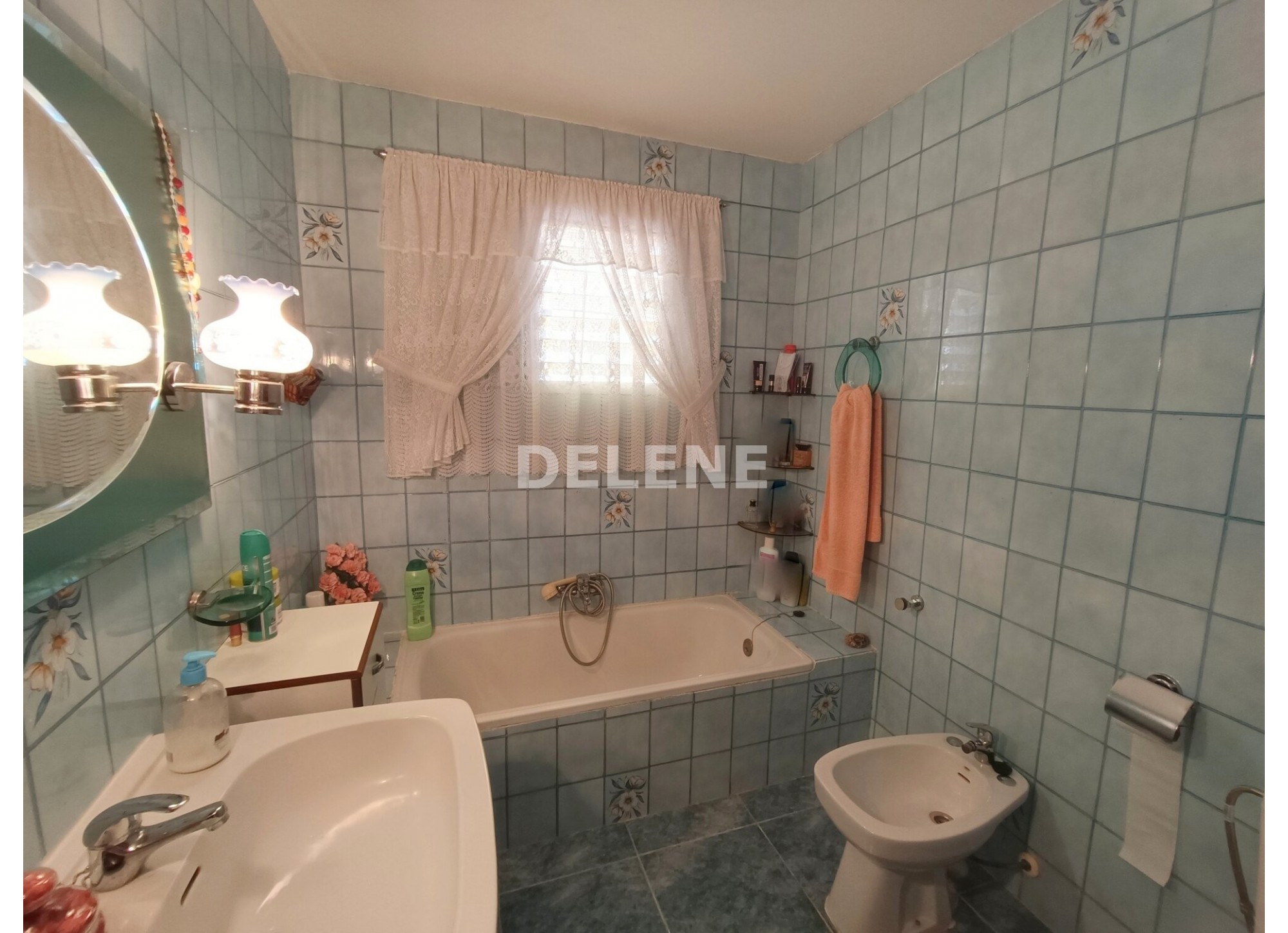 2857 CASA CON PATIO Y TERRENO EN SIERRA