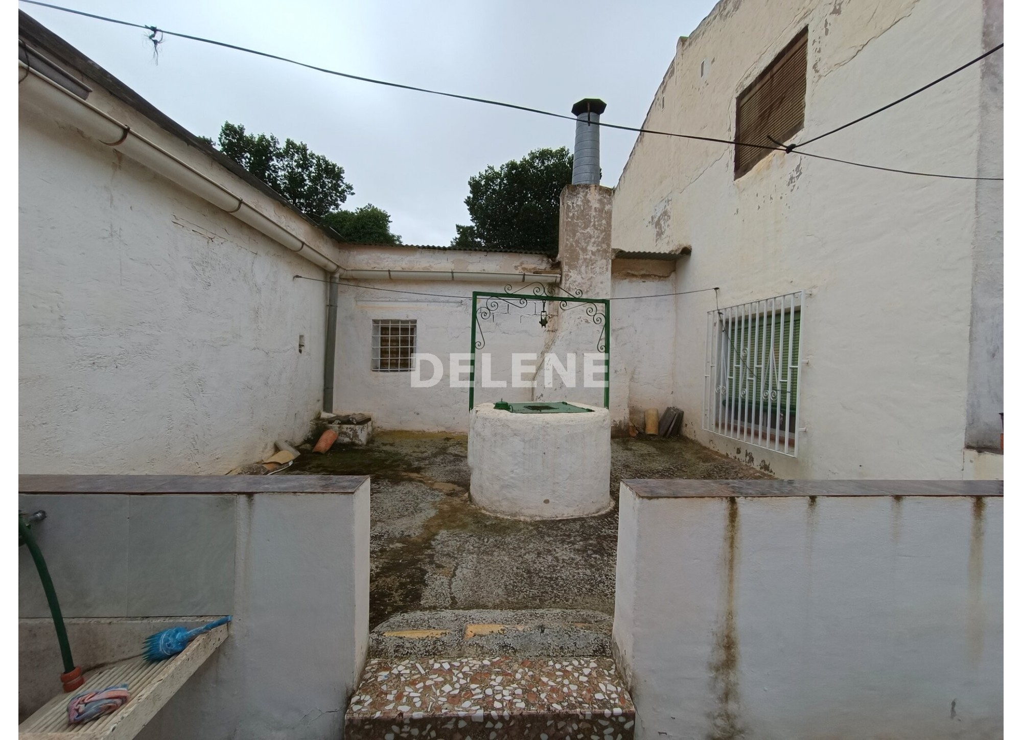 2857 CASA CON PATIO Y TERRENO EN SIERRA