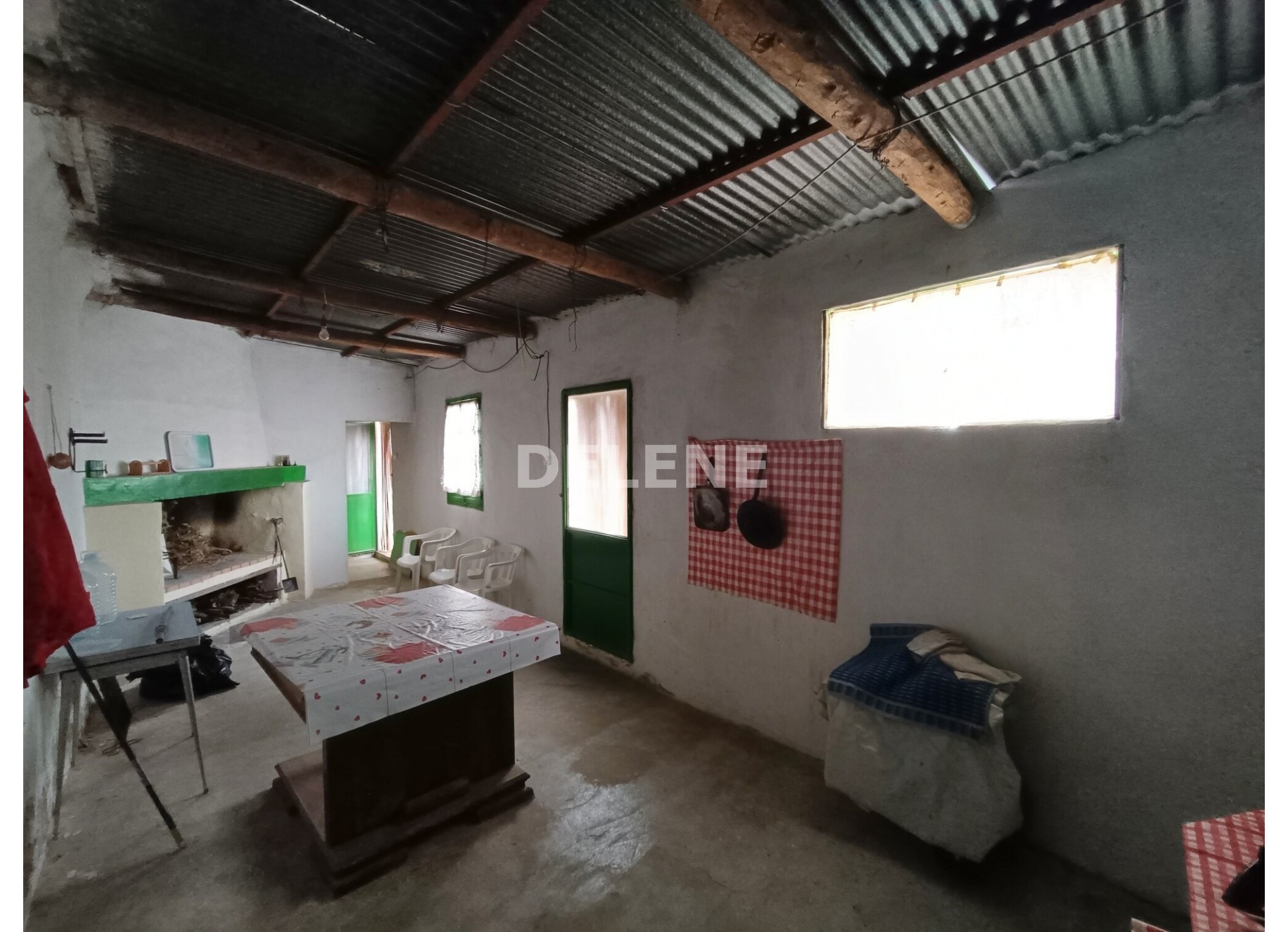 2857 CASA CON PATIO Y TERRENO EN SIERRA