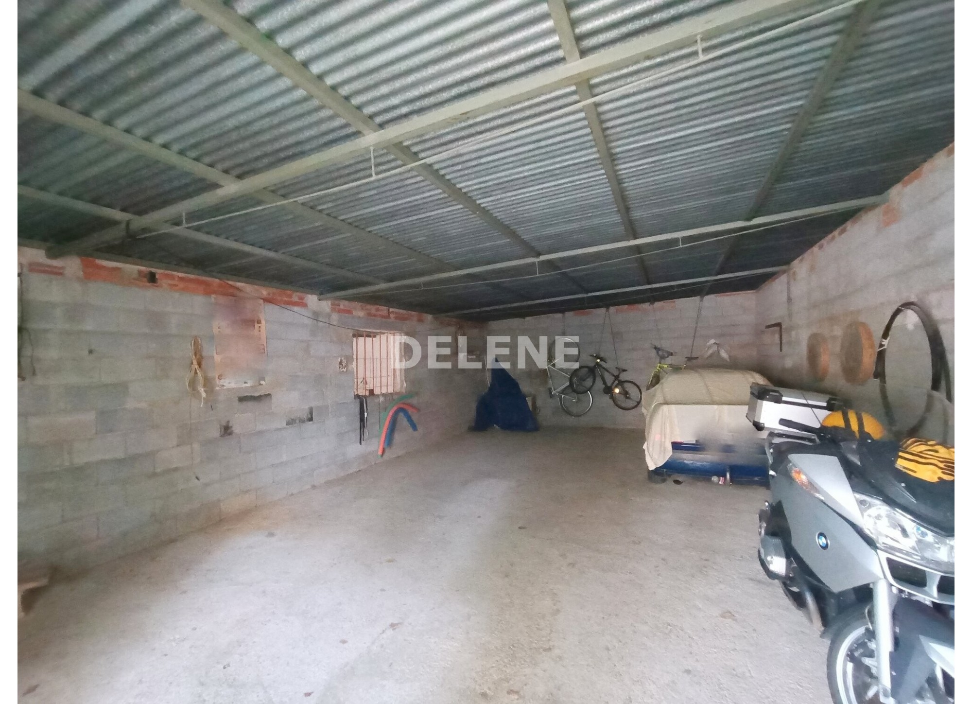 2857 CASA CON PATIO Y TERRENO EN SIERRA