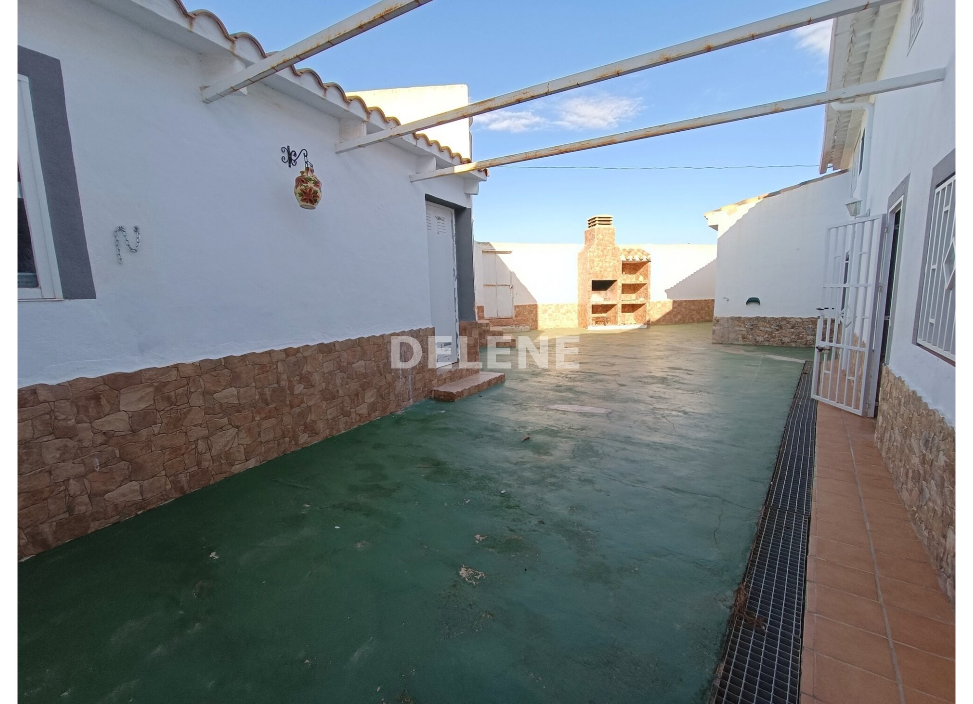 2859 CASA EN BARRIO PARTIDORES, ISSO