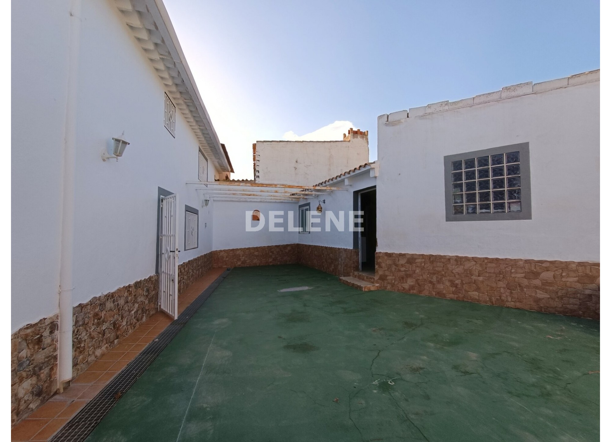 2859 CASA EN BARRIO PARTIDORES, ISSO