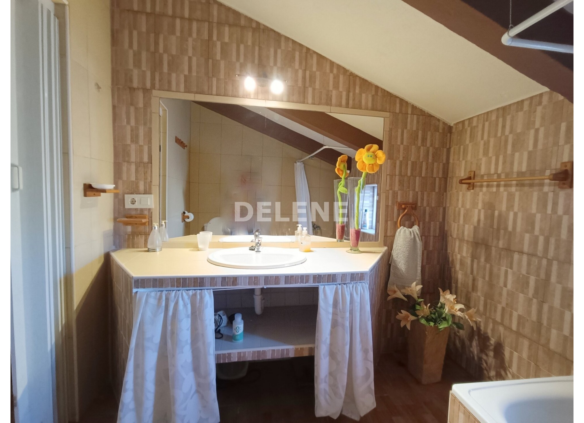 2859 CASA EN BARRIO PARTIDORES, ISSO