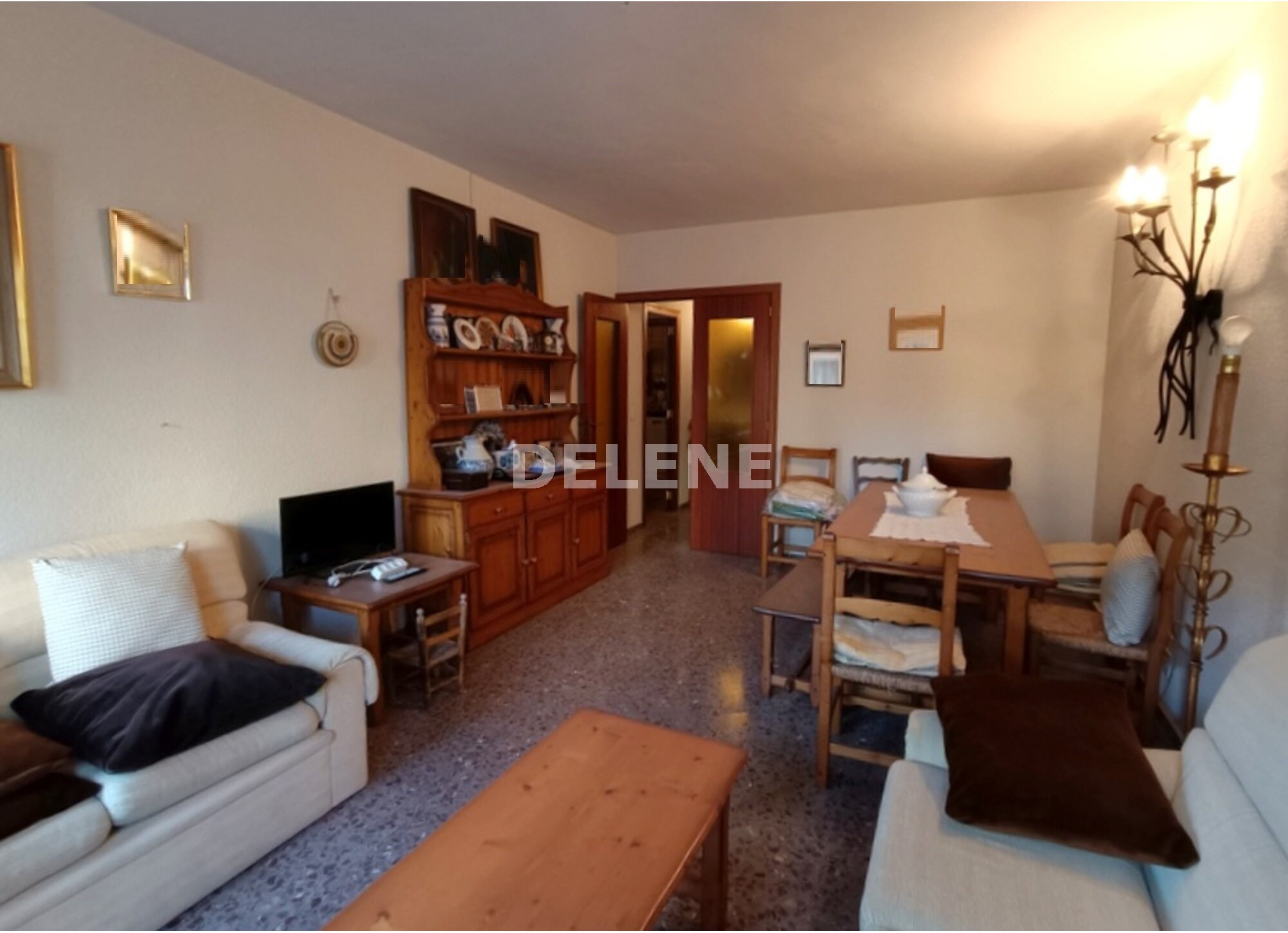 2864 PISO CON GARAJE, ZONA PLAZA DE LA IGLESIA