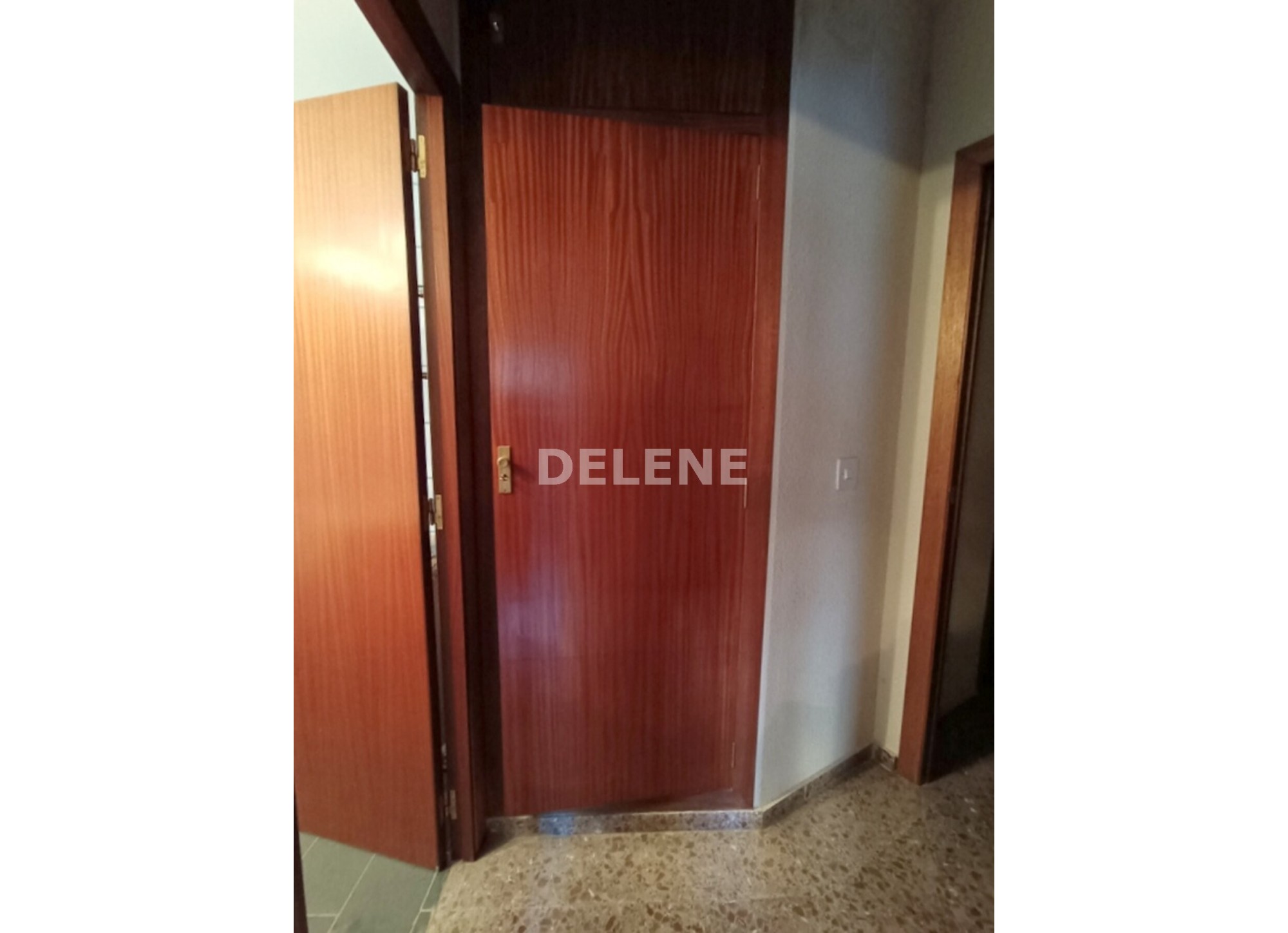 2864 PISO CON GARAJE, ZONA PLAZA DE LA IGLESIA