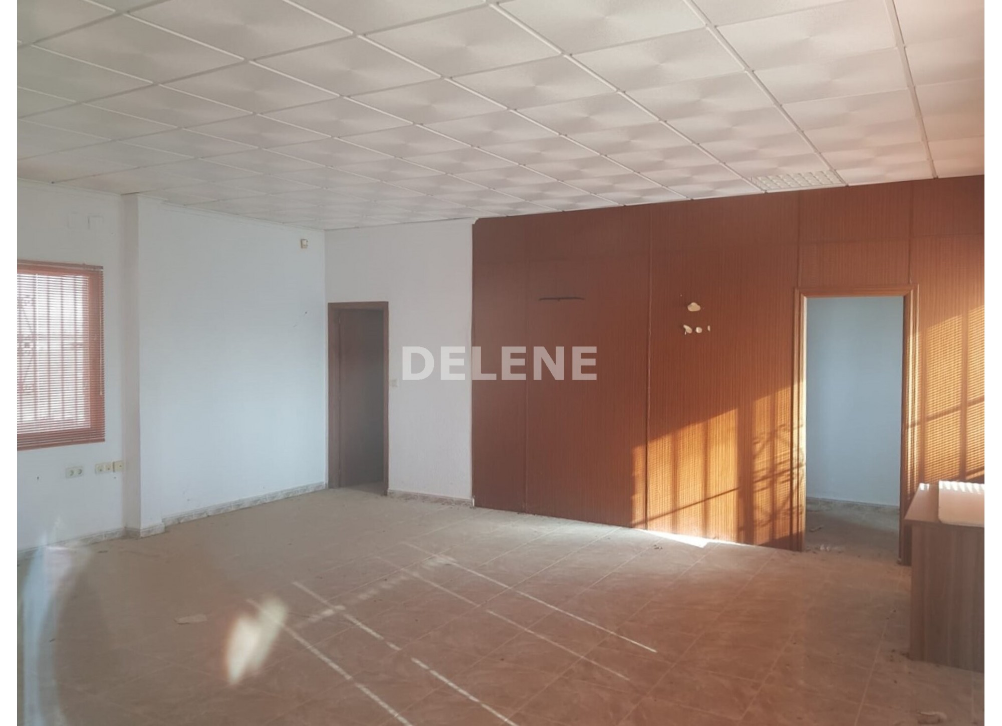 2865 PARCELA VALLADA CON OFICINA EN POLIGONO SAN RAFAEL