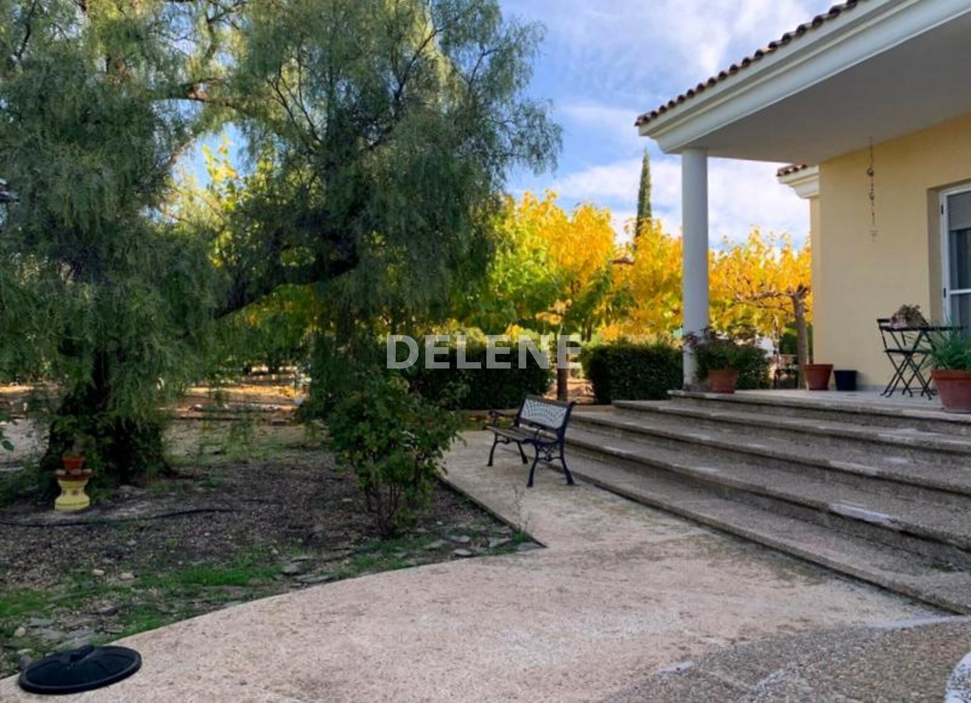 2708 CHALET DE CAMPO CON GARAJE, EN HELLÍN